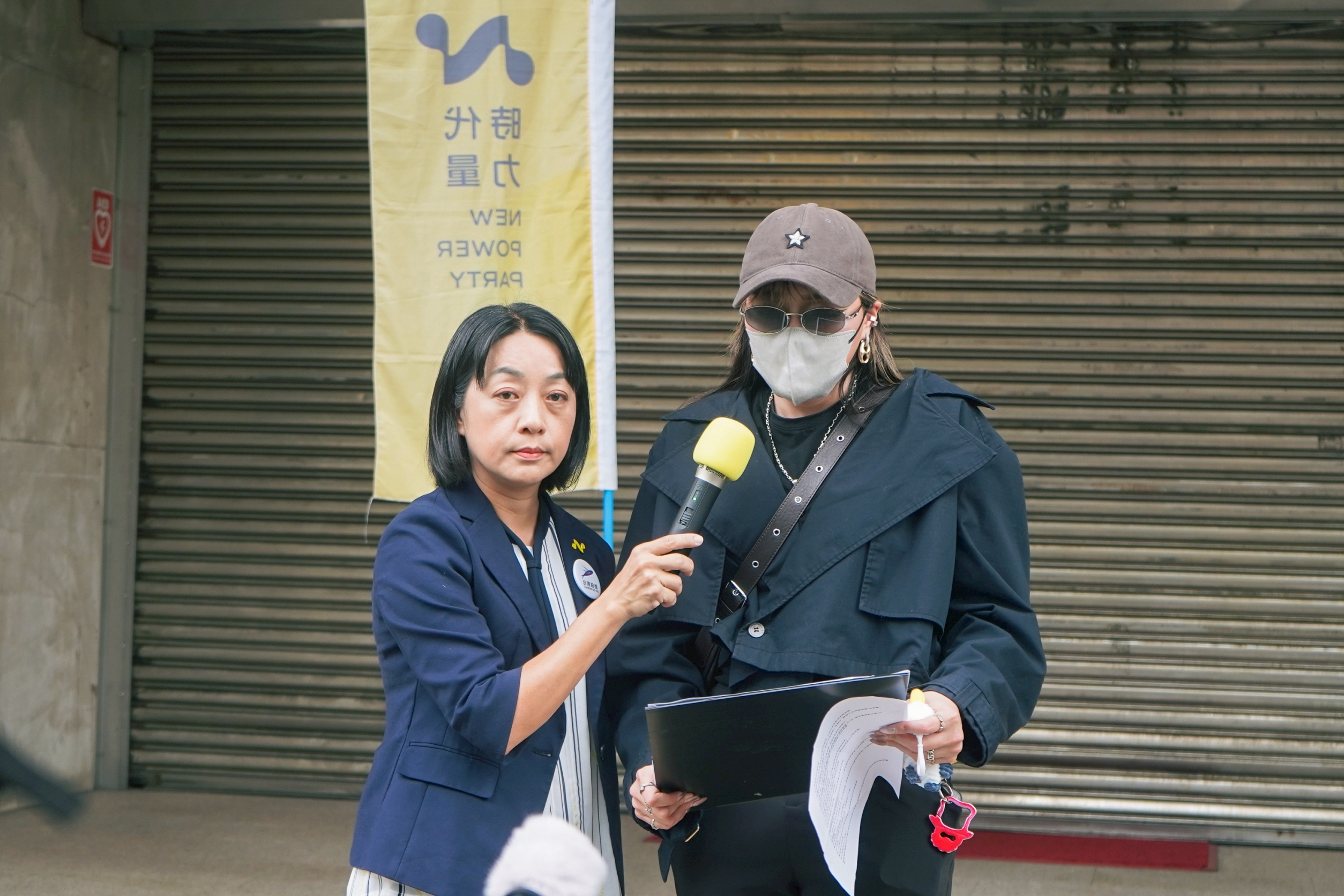 凃姓員警涉嫌利用職務之便逼迫報案女子拍攝隱私照並以AI合成裸照,遭檢方起訴並建議重判。本案吹哨者Y女因關鍵影像遭凃姓員警主動刪除,導致該案遭不起訴。(時代力量提供)