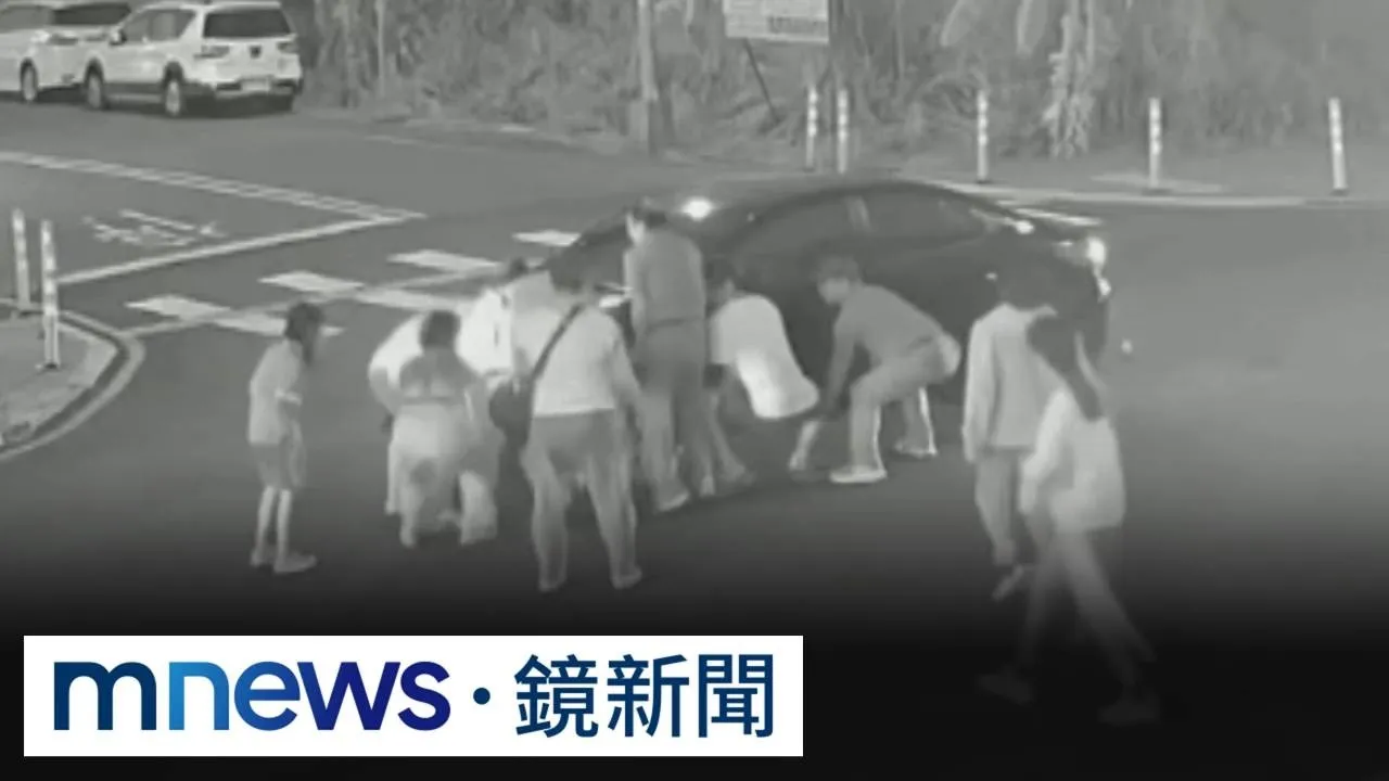 竹南行人地獄！　轎車撞飛「過馬路小姊弟」拖行重傷