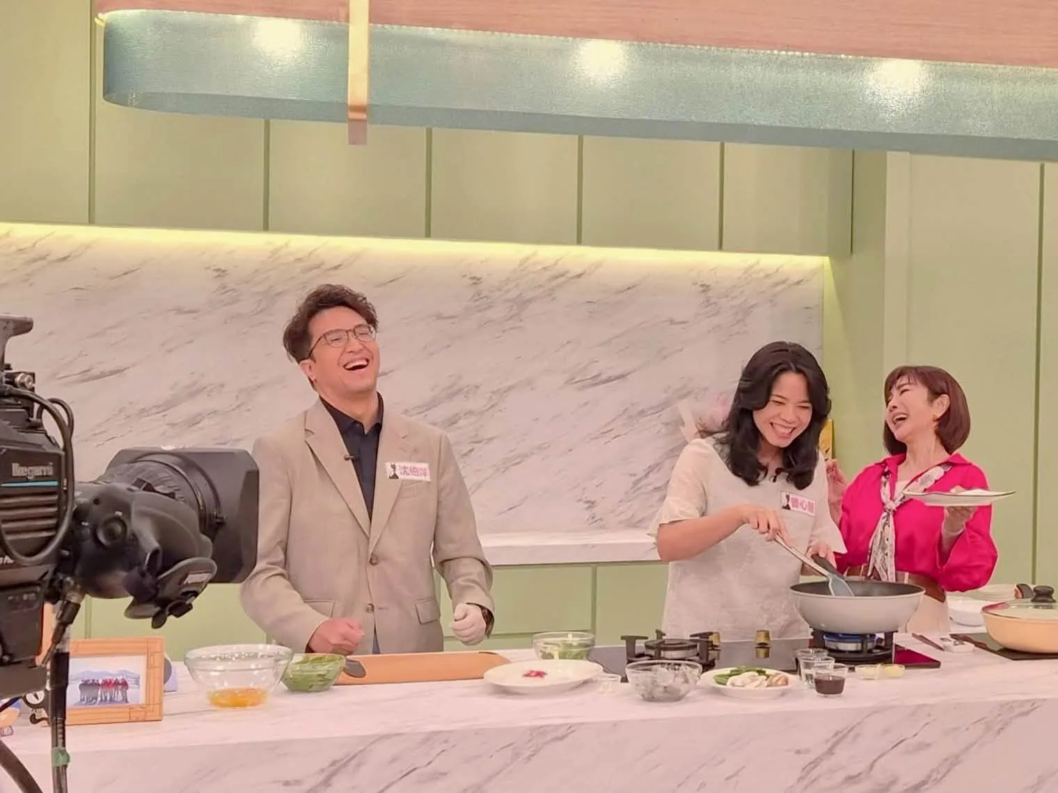 沈伯洋夫婦上《美鳳有約》點閱創年度新高　陳美鳳曝邀約來賓考量