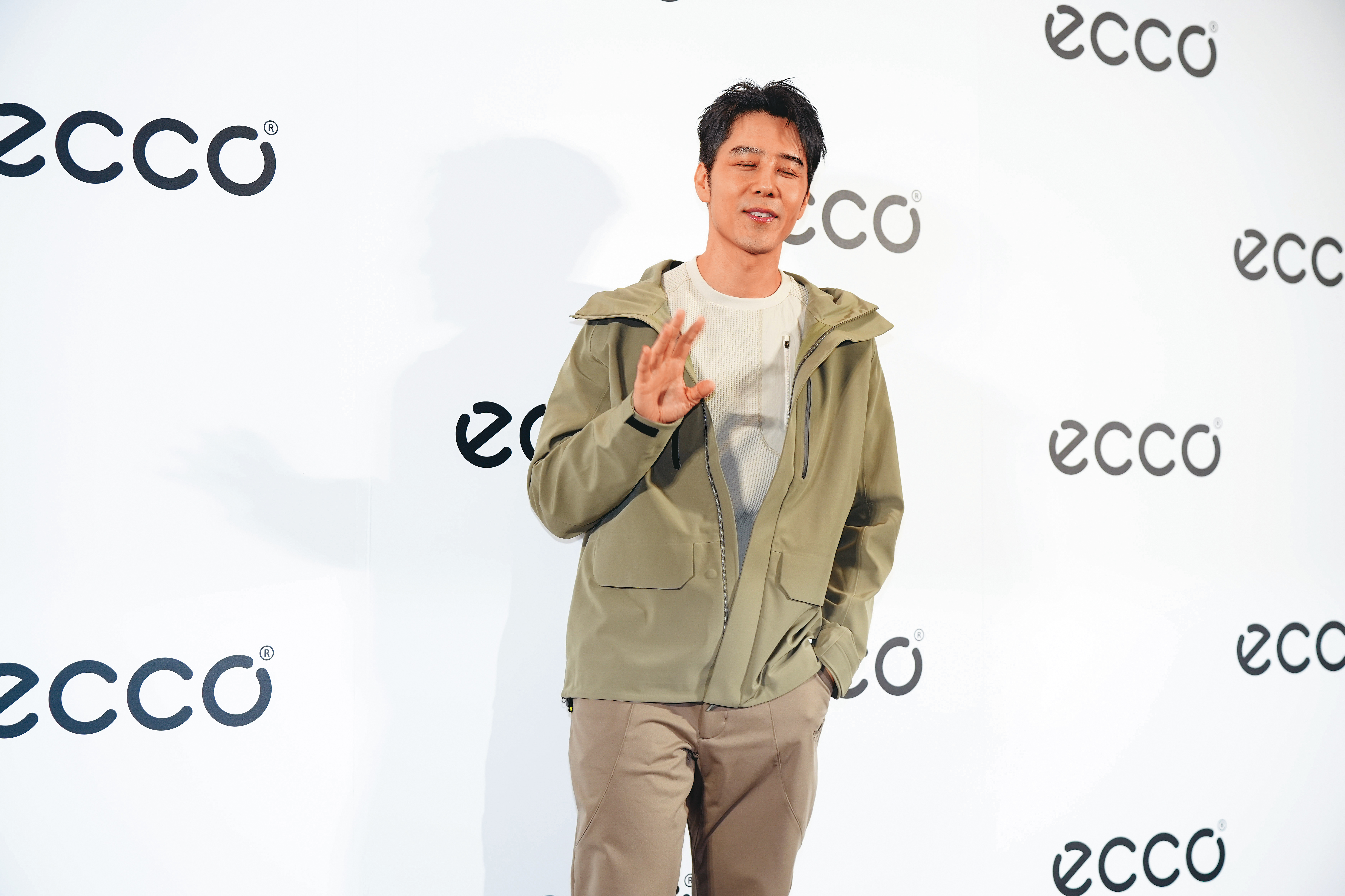 都說裝睡的人叫不醒…胡宇威醒醒啊!(搖肩膀)