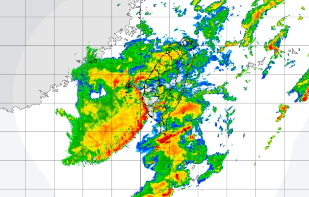 中央氣象署對高雄、屏東、台東、台南、嘉縣發布大雷雨即時訊息。(翻攝自中央氣象署官網)