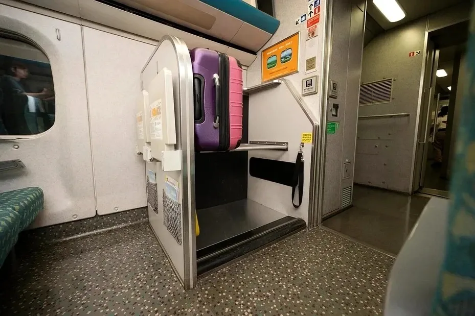 高鐵首組增設「雙層行李架」列車上路　大型行李收納量多45件