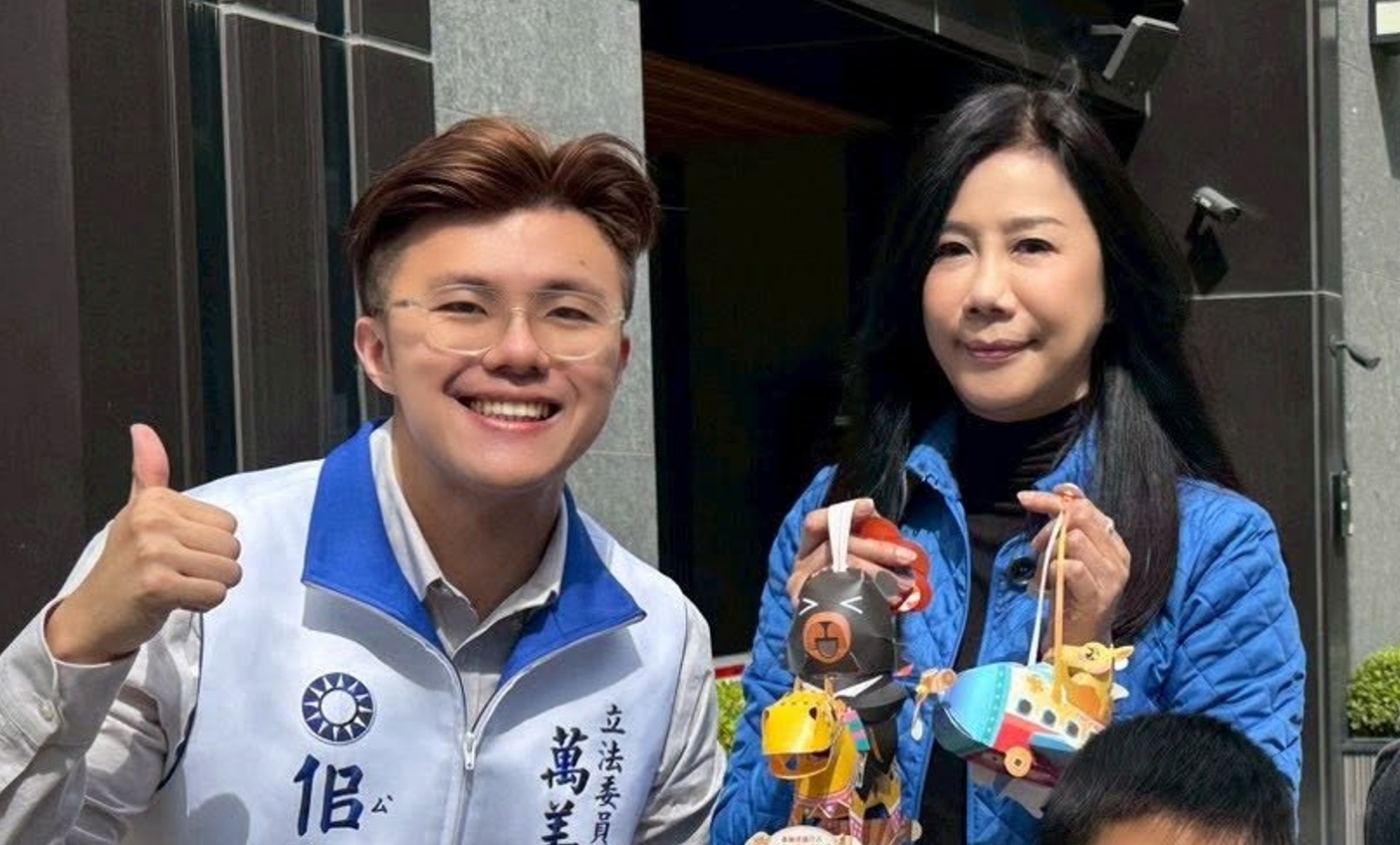 萬美玲兒子佀廣洋捲霸凌爭議,成為話題焦點。(翻攝自萬美玲臉書)