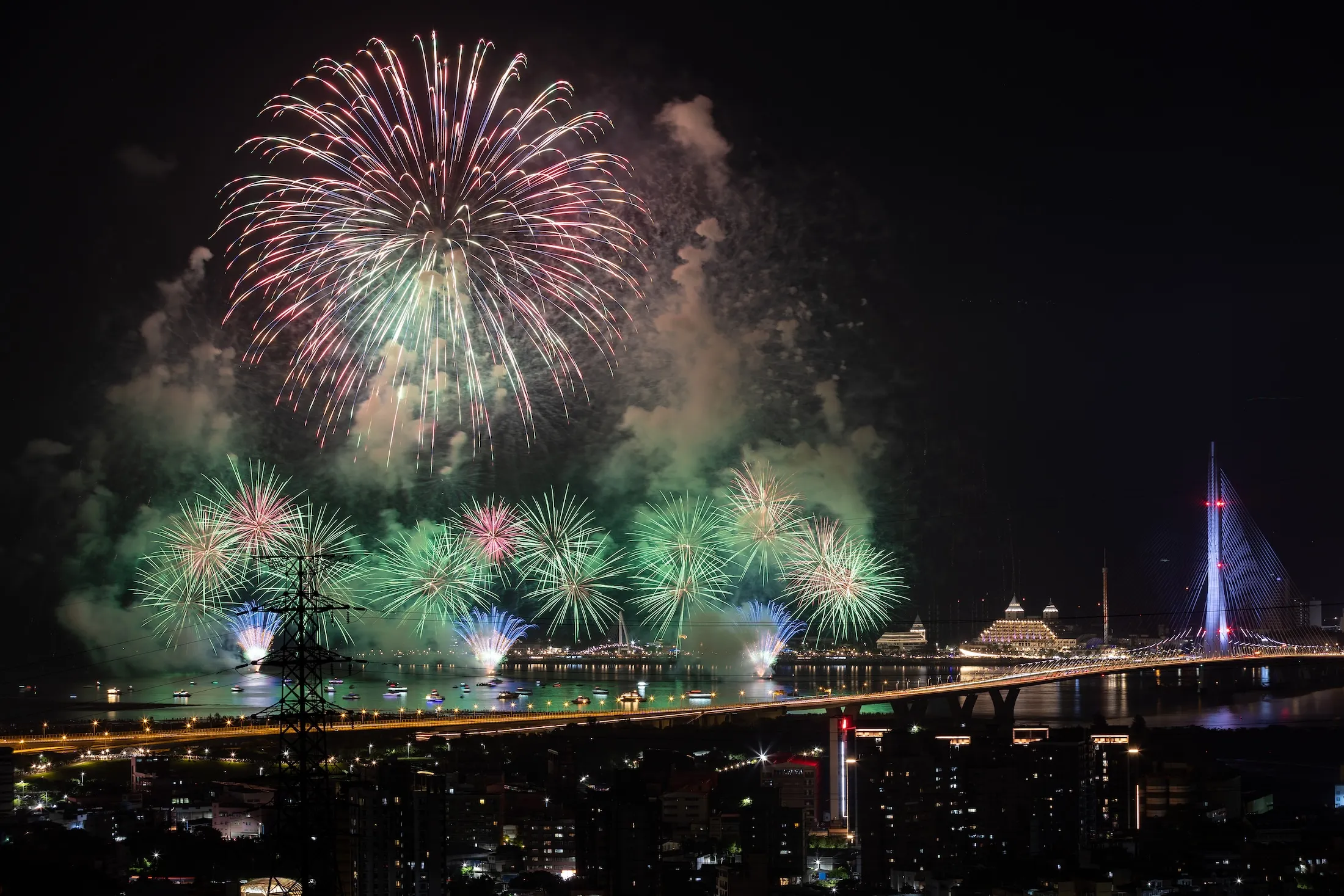 有勞淡江大橋開箱淡水！觀賞全球最長單塔斜張橋　河岸新風景融入夕照