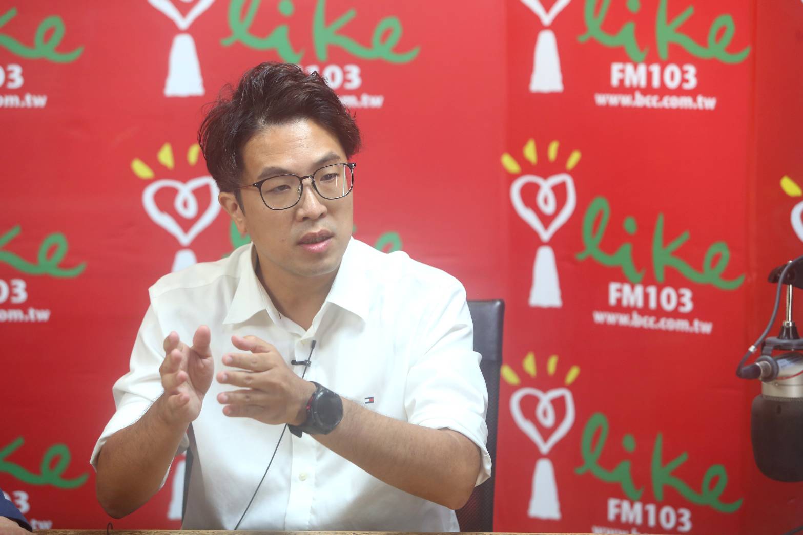 沈伯洋又被港媒指控父親在中國經商做生意,中共國台辦要他「自證清白」。(鏡報姜永年)