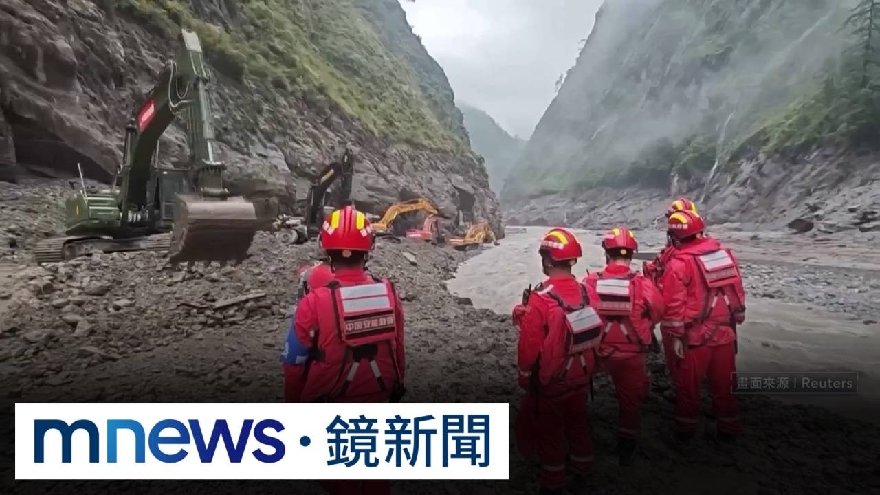 冰岩瞬間塌駭人！　中救援尼泊爾洪災挨轟擺拍2／搜救還是擺拍？　中搜救隊拿鐵棍敲地找生還者惹議