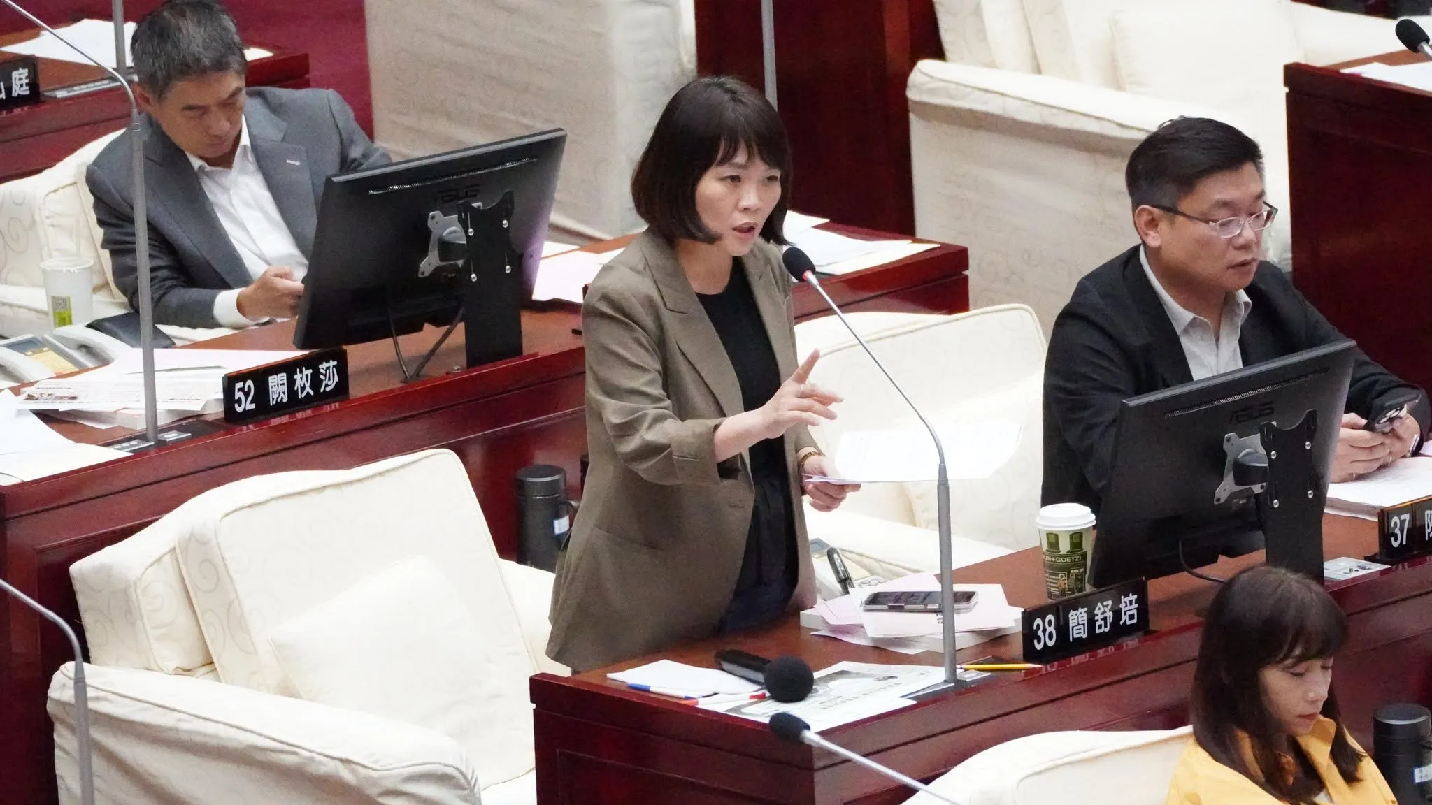 又有小卷！文山區某國小12生吃完午餐身體不適　簡舒培怒：家長何時才能安心？