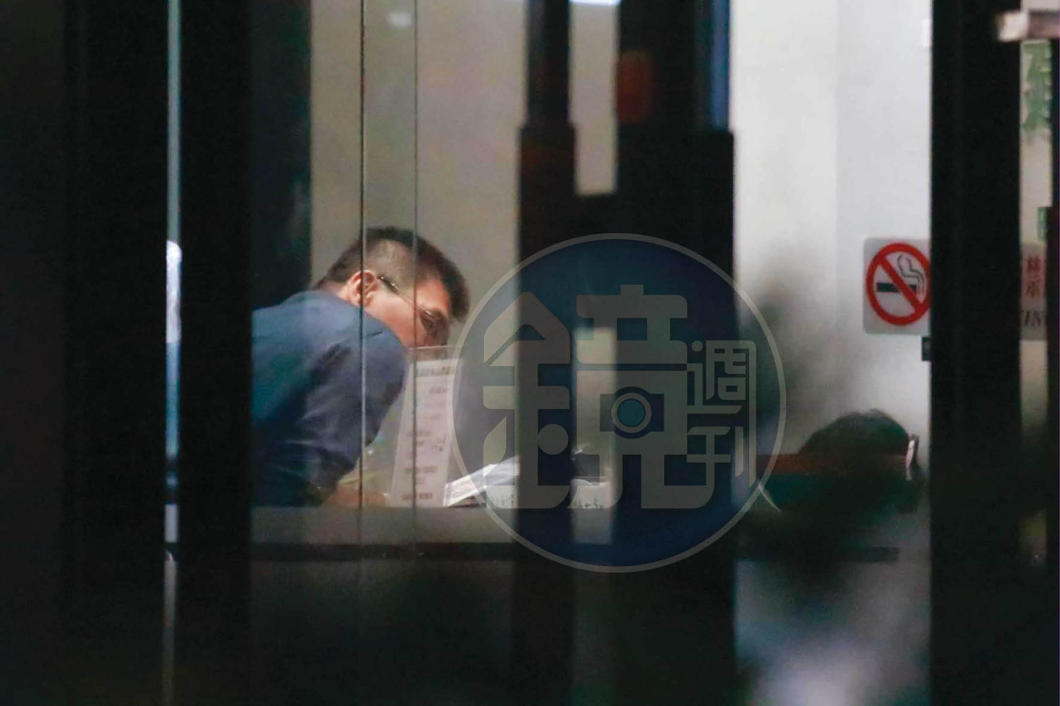 本刊直擊,趙建銘休診後,常常在診所待很晚才回家。