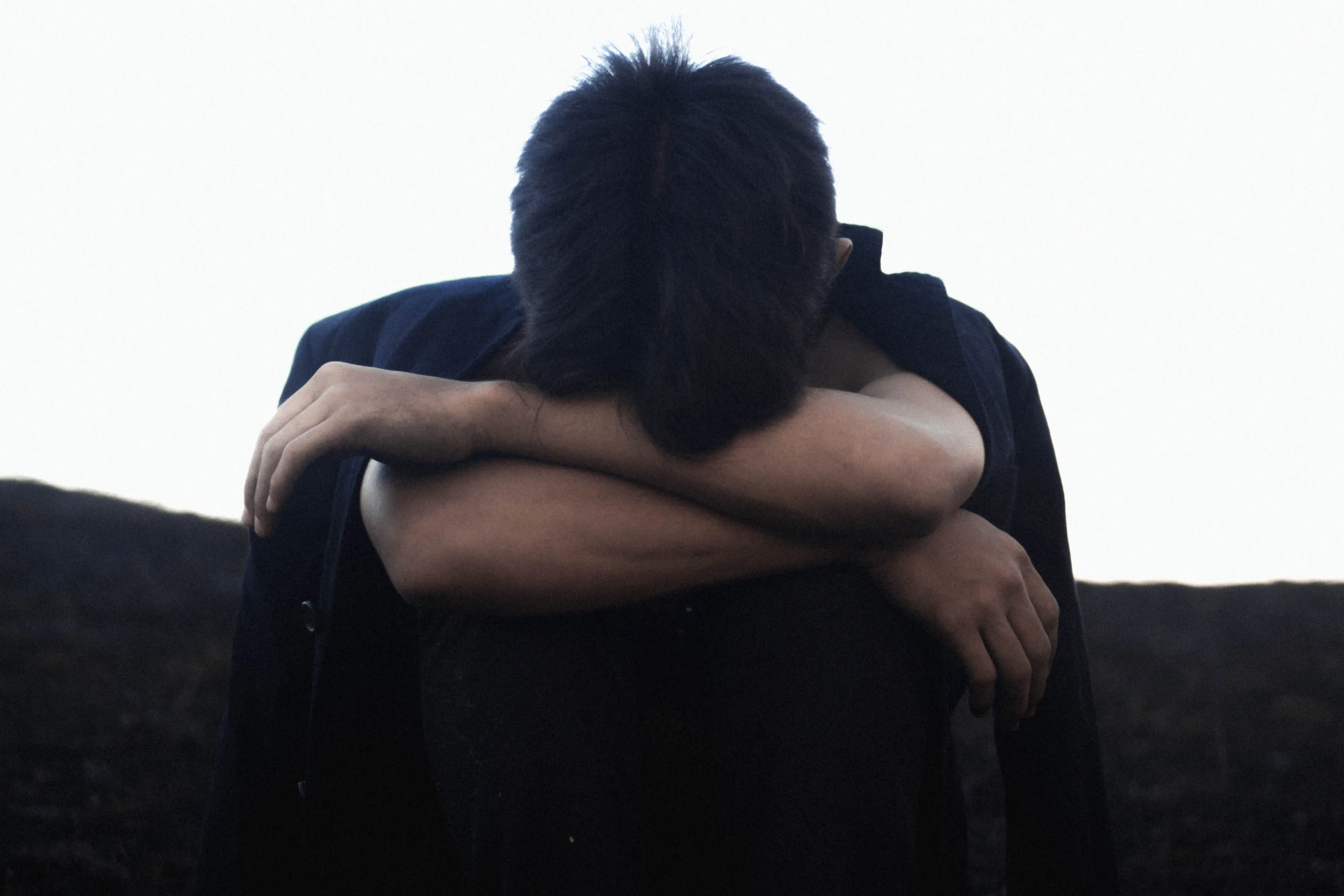 沉迷手遊不聽勸！16歲獨生子遭父親沒收手機　竟賭氣「服毒自盡」