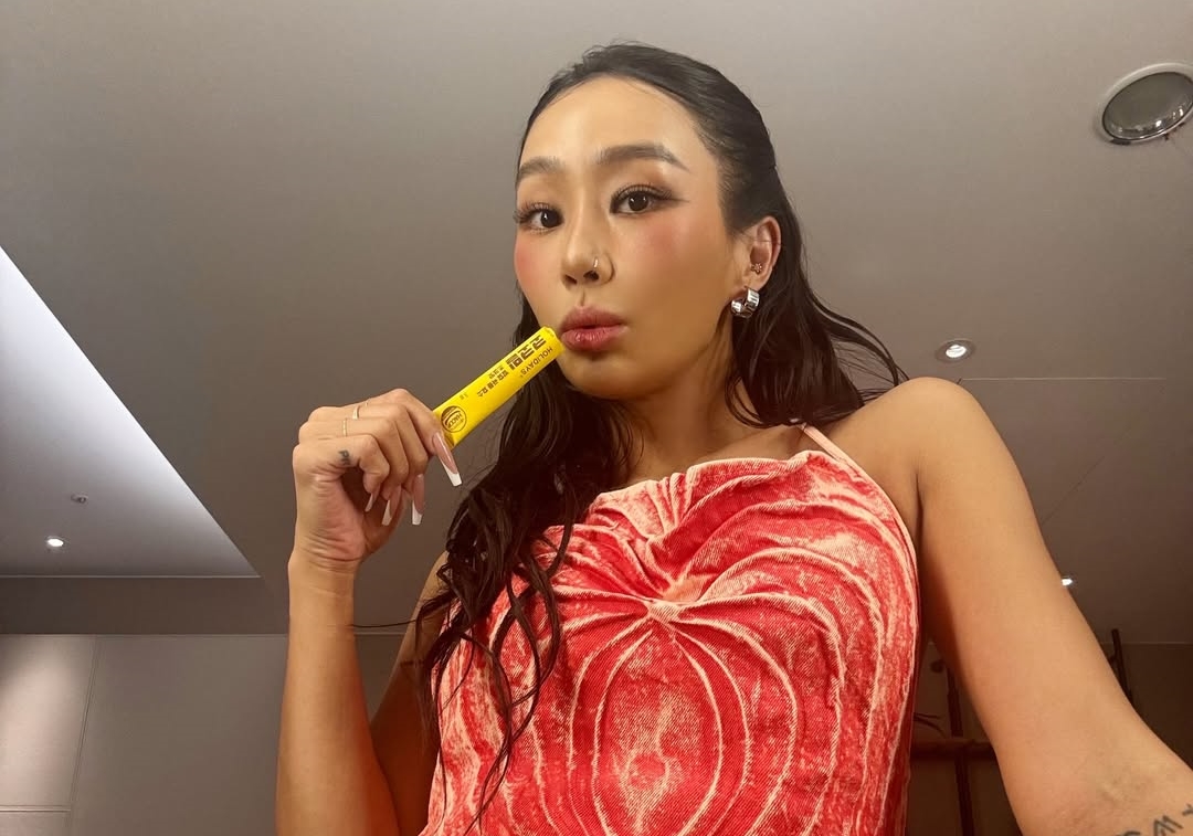 南韓女星孝琳27日晚間驚傳她有突發狀況,緊急送往醫院,其經紀公司晚間發出聲明,宣布孝琳最終難以參與演出。(翻攝自rehyolyn.official IG)