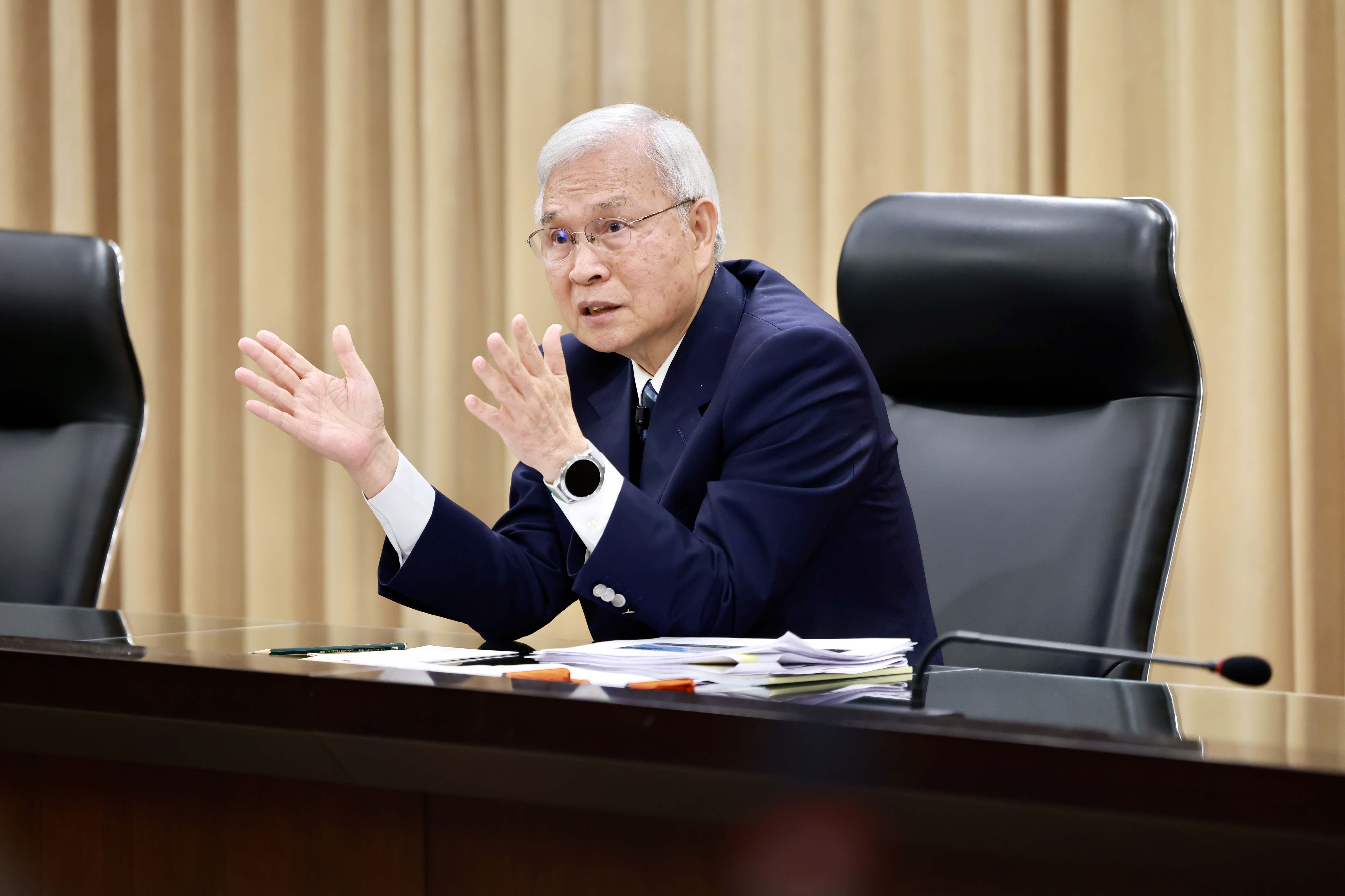 央行總裁楊金龍總裁強調,目前房市正「軟著陸」,將密切注意並度持續滾動檢討。