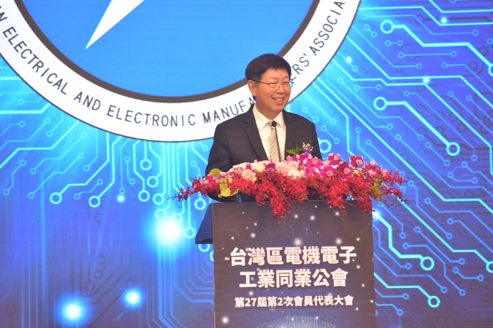 電電公會5月15日舉行第27屆第2次會員代表大會,由理事⾧劉揚偉主持。(電電公會提供)