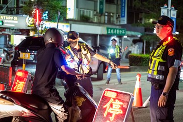 台中市警局加強路邊攔查,避免毒駕造成公共安全威脅。(台中市政府警察局提供)