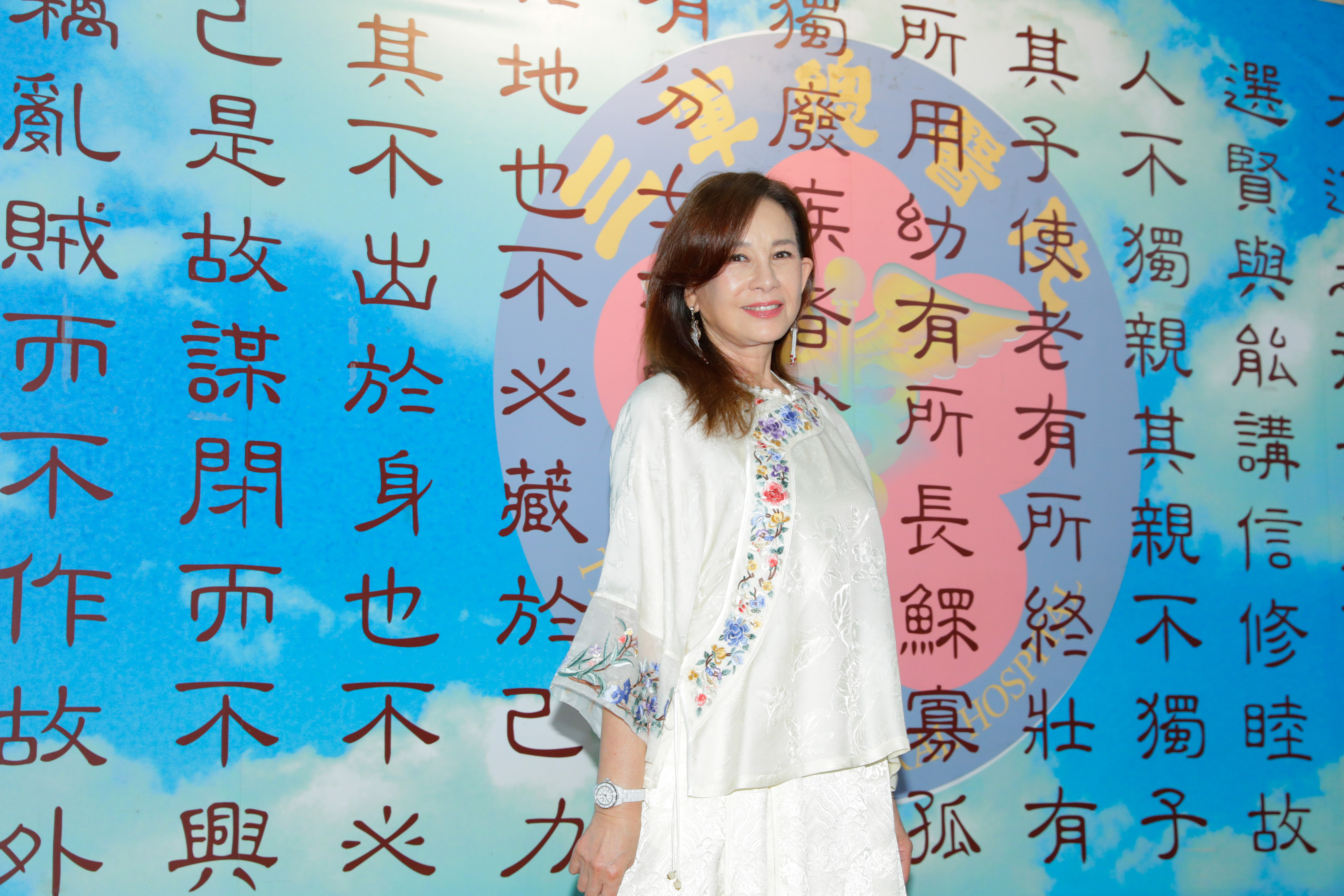 周丹薇無意間說溜嘴透露出孟耿如母女遠走高飛到英國。