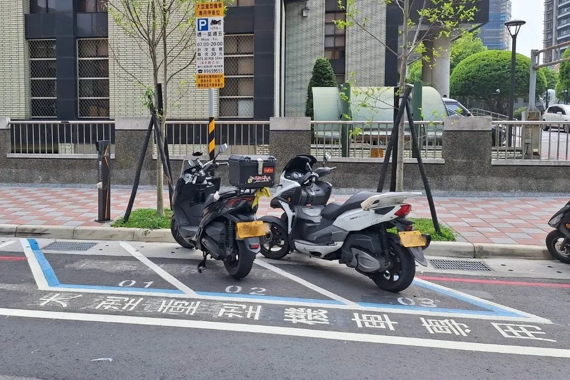 北市交通新制10/6上路！　6.3萬路邊收費機車格可停放重機