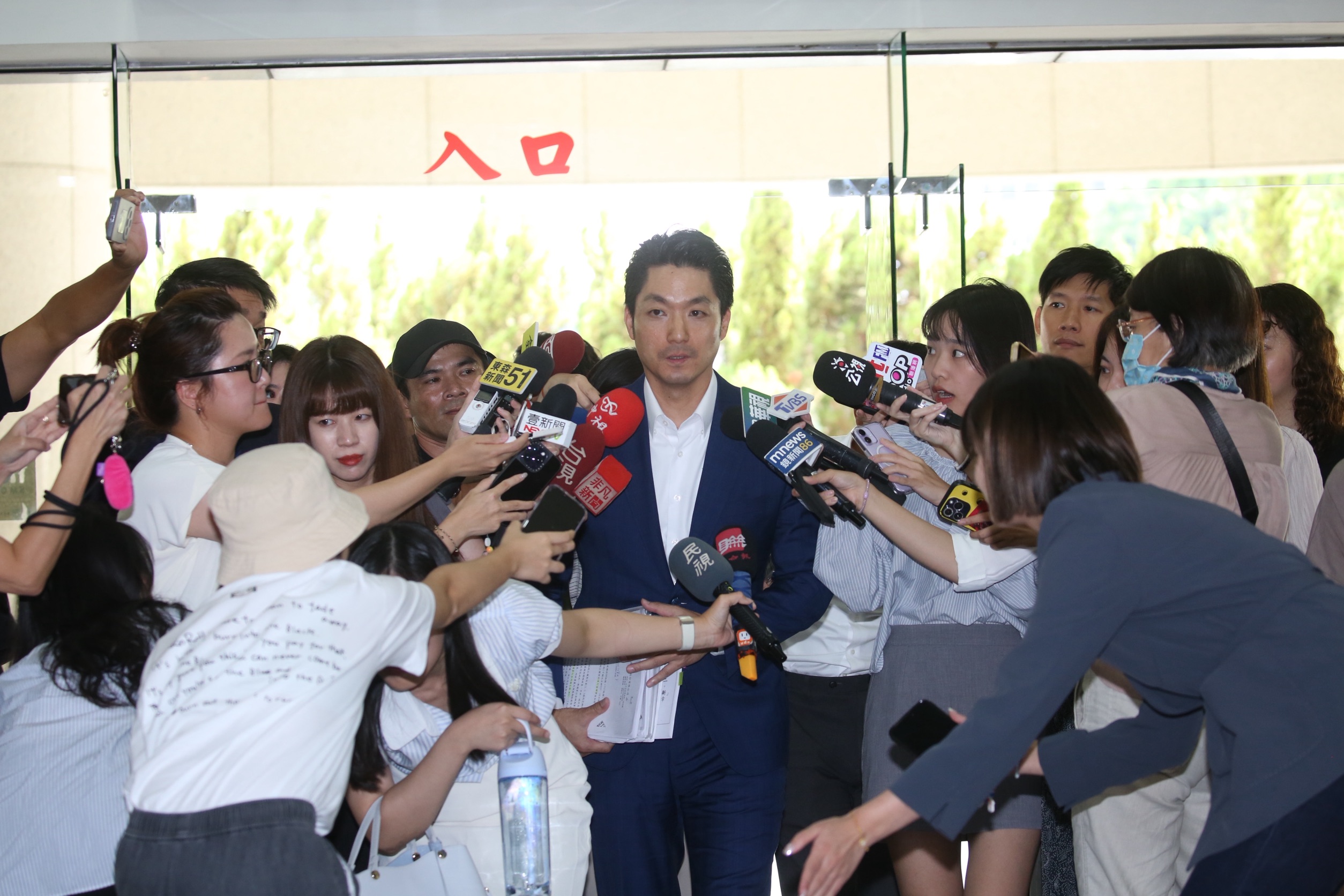 蔣萬安被問到是否擔心翁曉玲會影響選情時低調未做回應。(資料趙,鏡報董孟航)