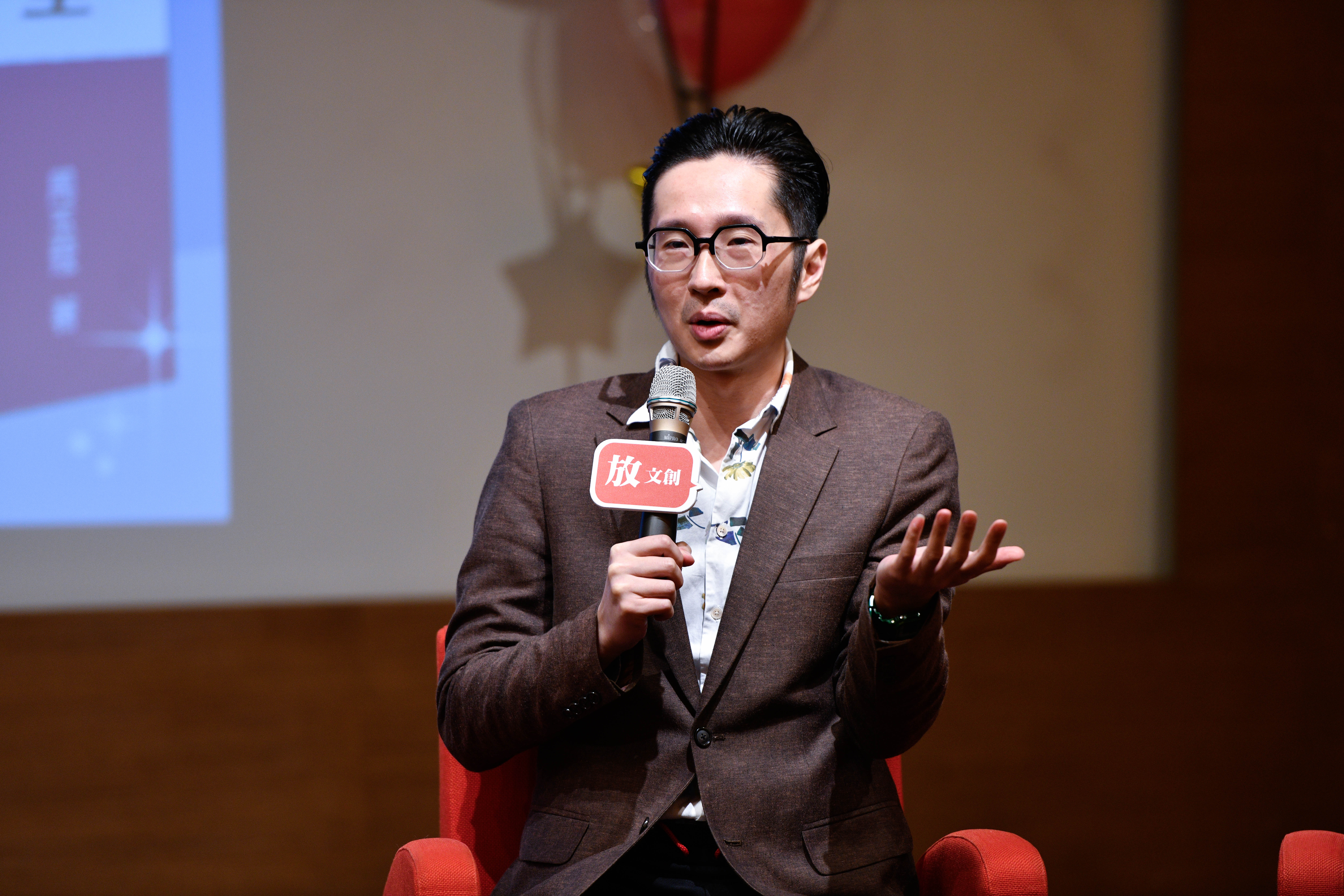 名嘴溫朗東曾為了逃兵,不惜裝瘋吃草、在同袍床上便溺,如今獲得檢方和法院的雙重認證。(本刊資料照)