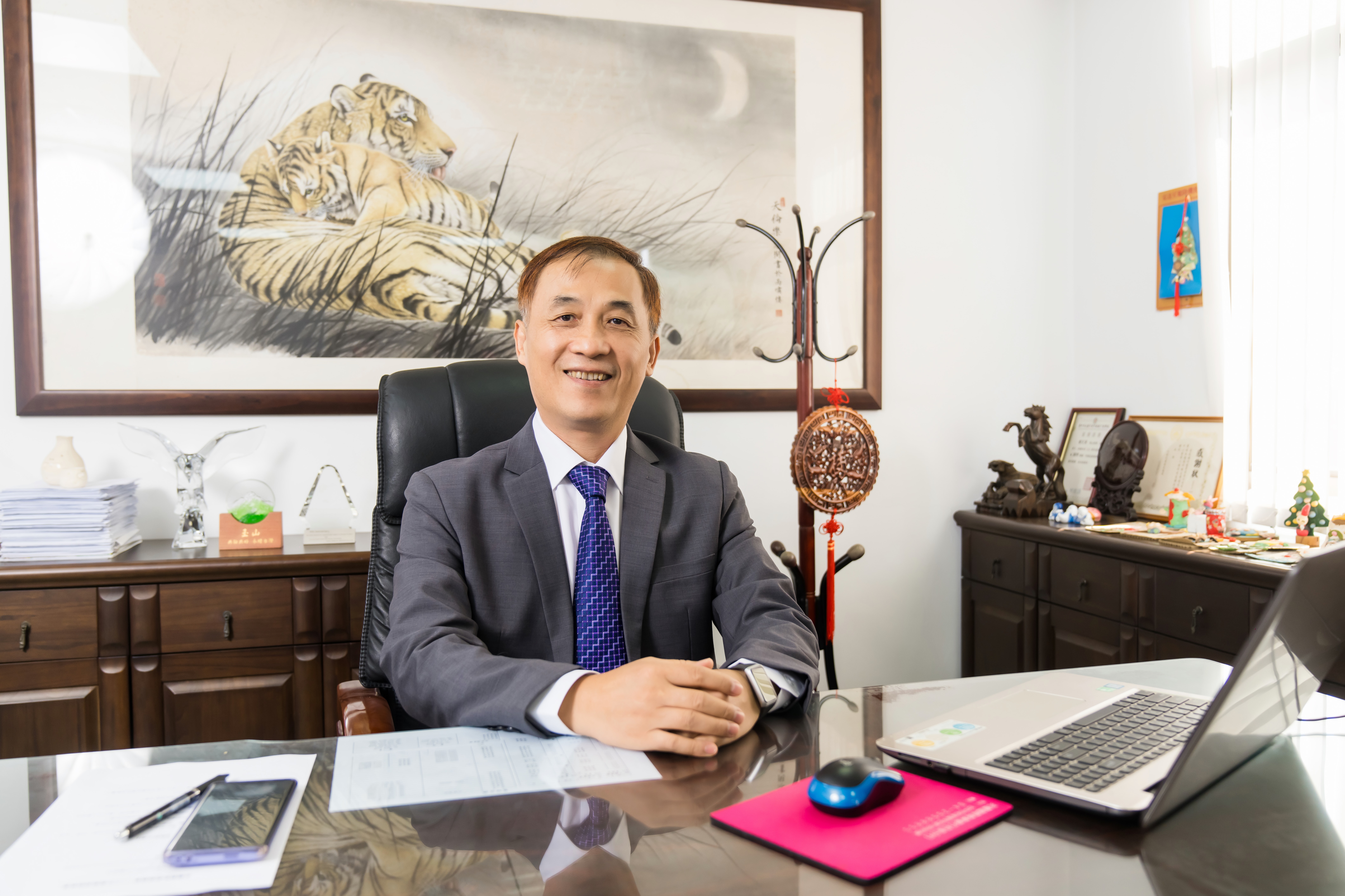 崇舜董事長鍾文清表示,將透過上市,全面提升品牌能見度與資本實力,積極開拓全球高階特化品與電子化學材料市場。