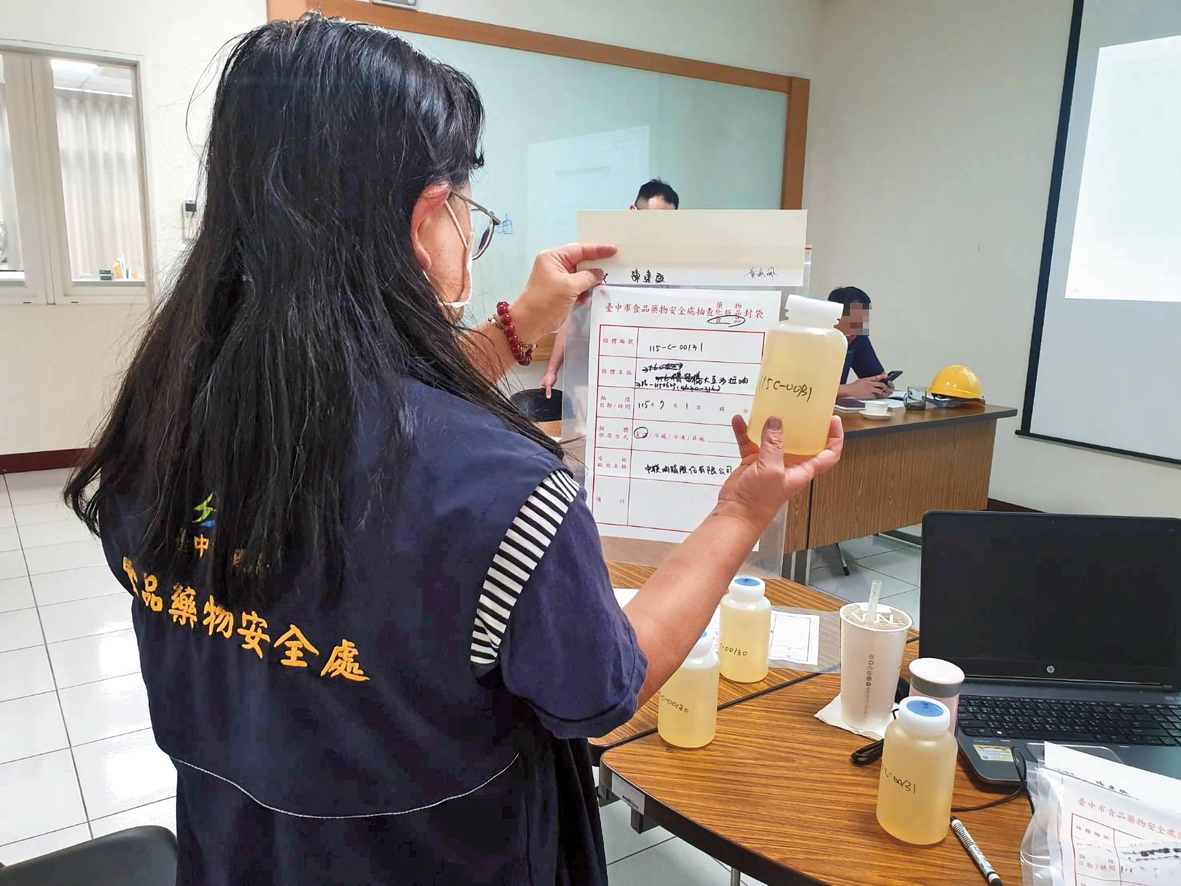 中聯油脂大豆沙拉油「苯駢芘(BaP)」事件清查作業持續進行中。(台中市衛生局提供)