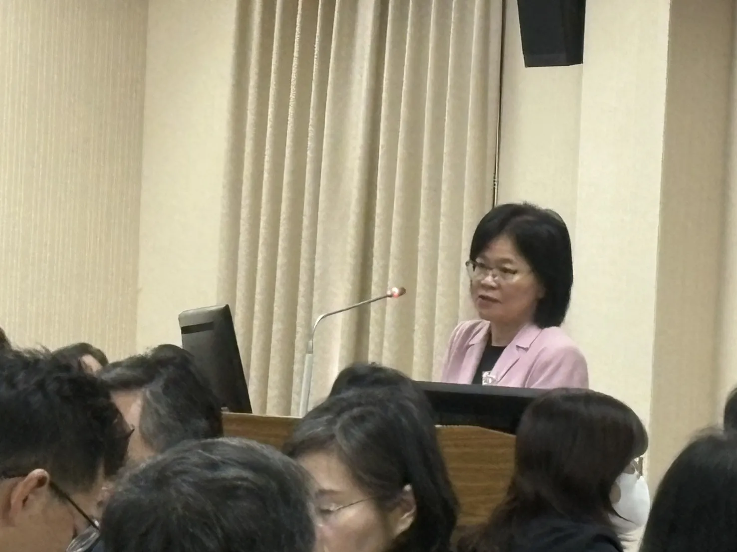 徐巧芯要求報告考察費用交白卷　僑委會：考察是去學習
