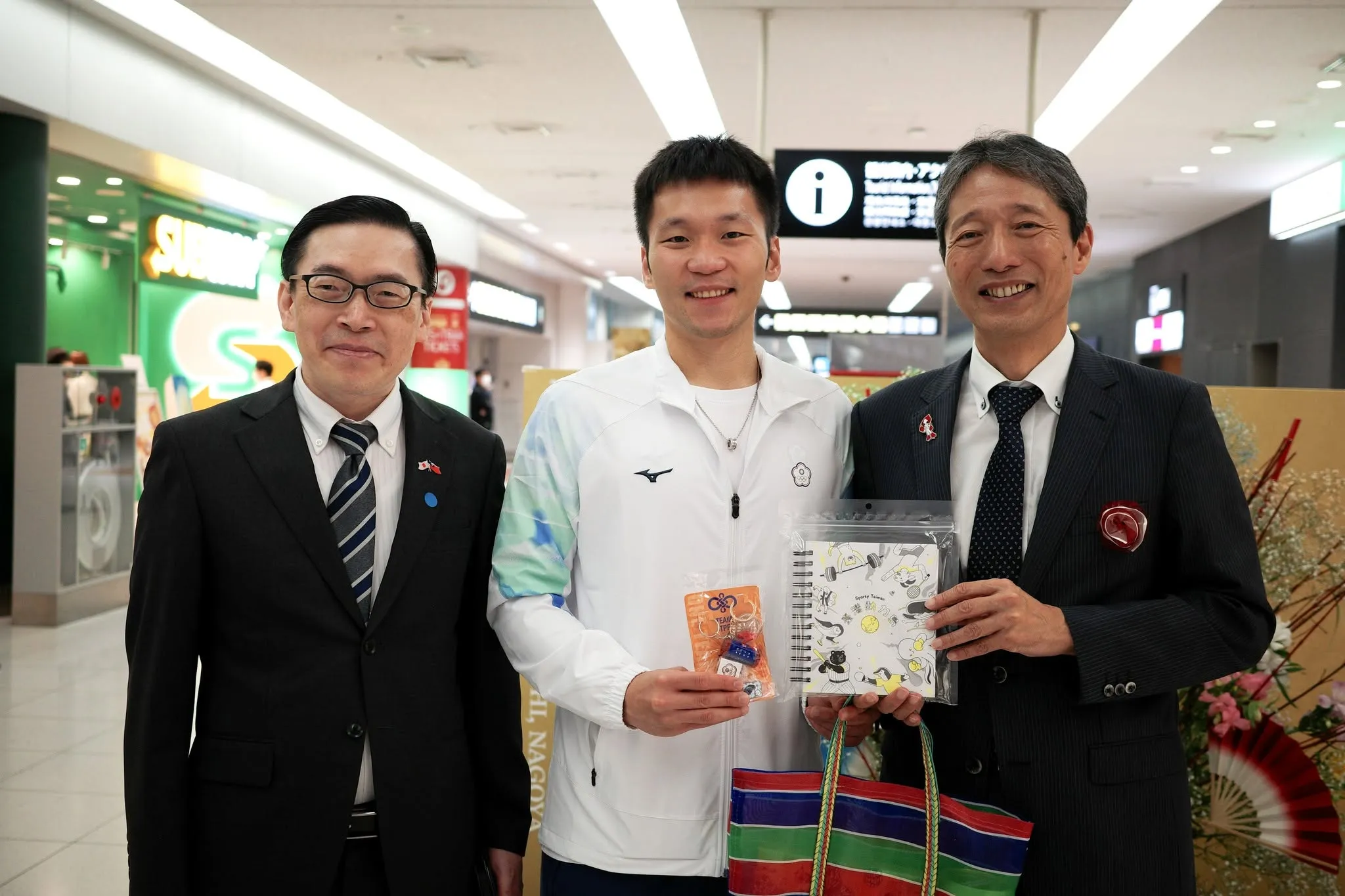 台灣代表隊布條「國家、Taiwan」遭塗鴉　李洋：盼用成績證明實力