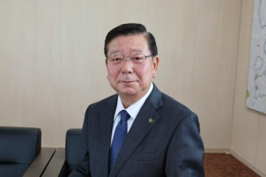 才剛上任滿2個月的日本茨城縣下妻市市長須藤豐次(67歲),凌晨被發現倒臥在排水溝內身亡。(翻攝自下妻市官網)