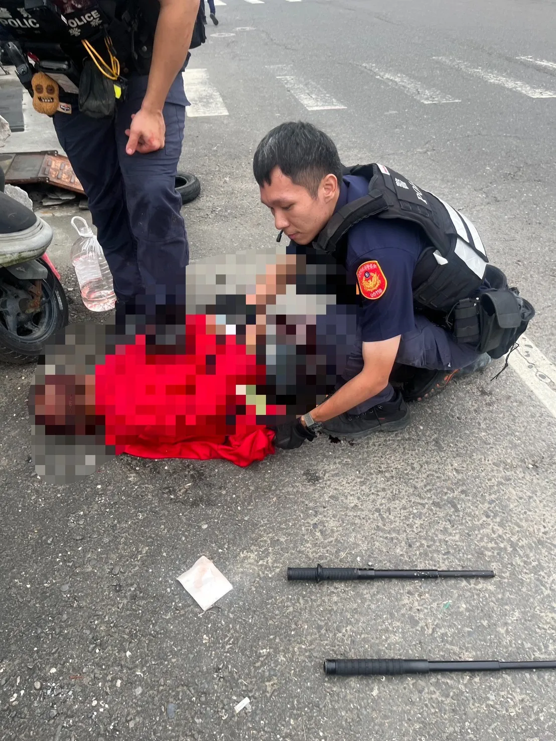 男持刀傷2人還逼近員警　喝令無效遭警開槍制止