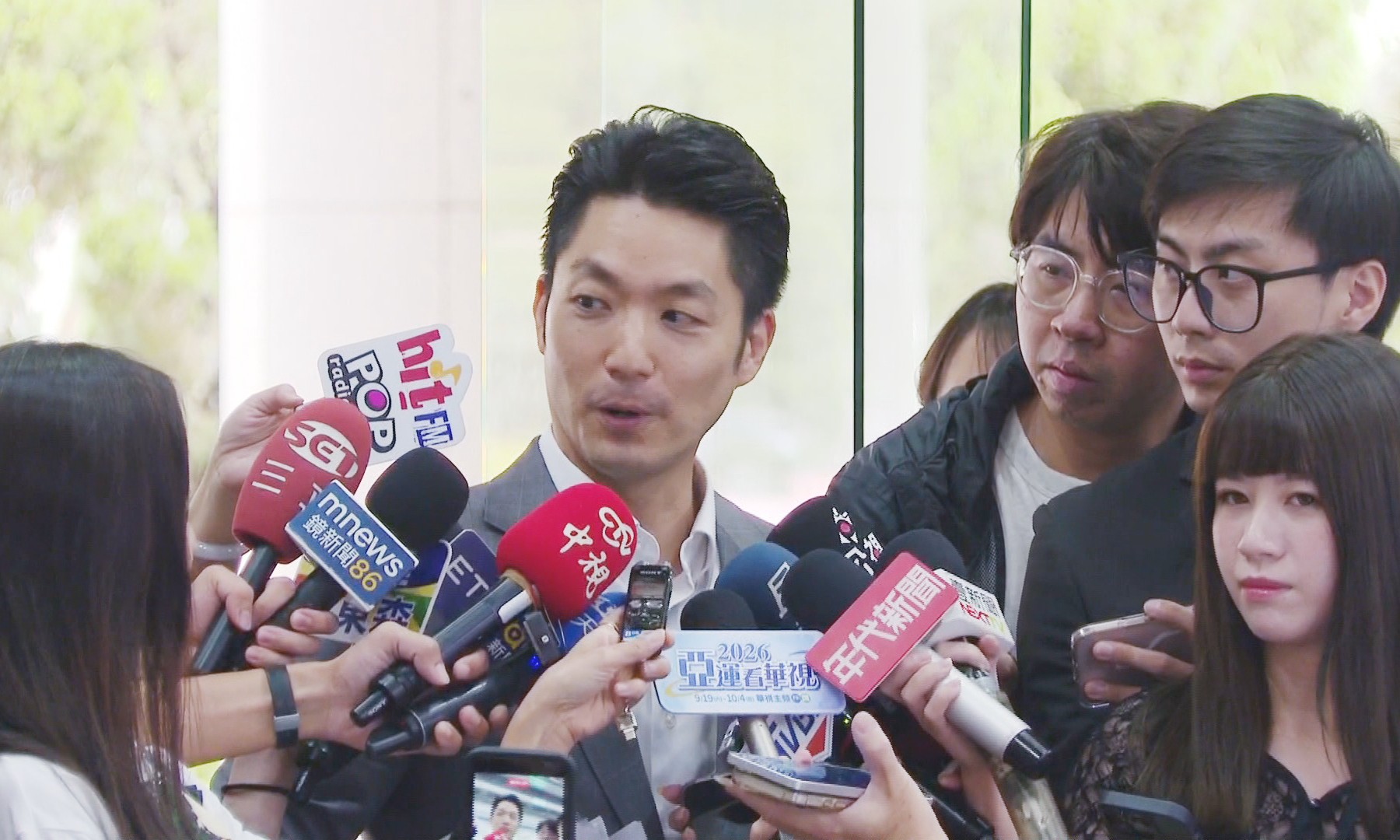 蔣萬安一早親上火線發文護子兼止血。