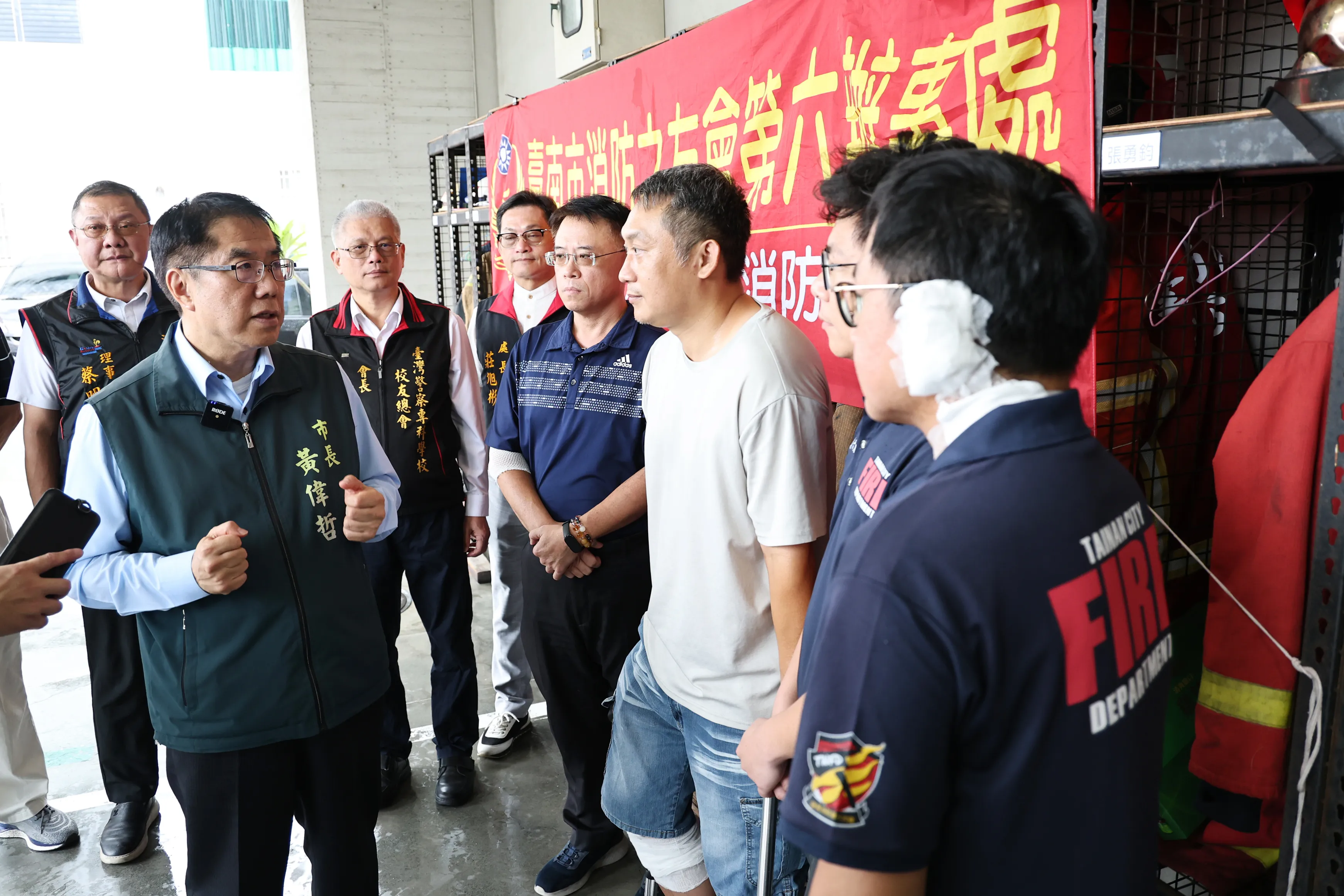 安南廢棄物爆炸大火3勇消受傷　黃偉哲前往慰問、贈慰問金致謝