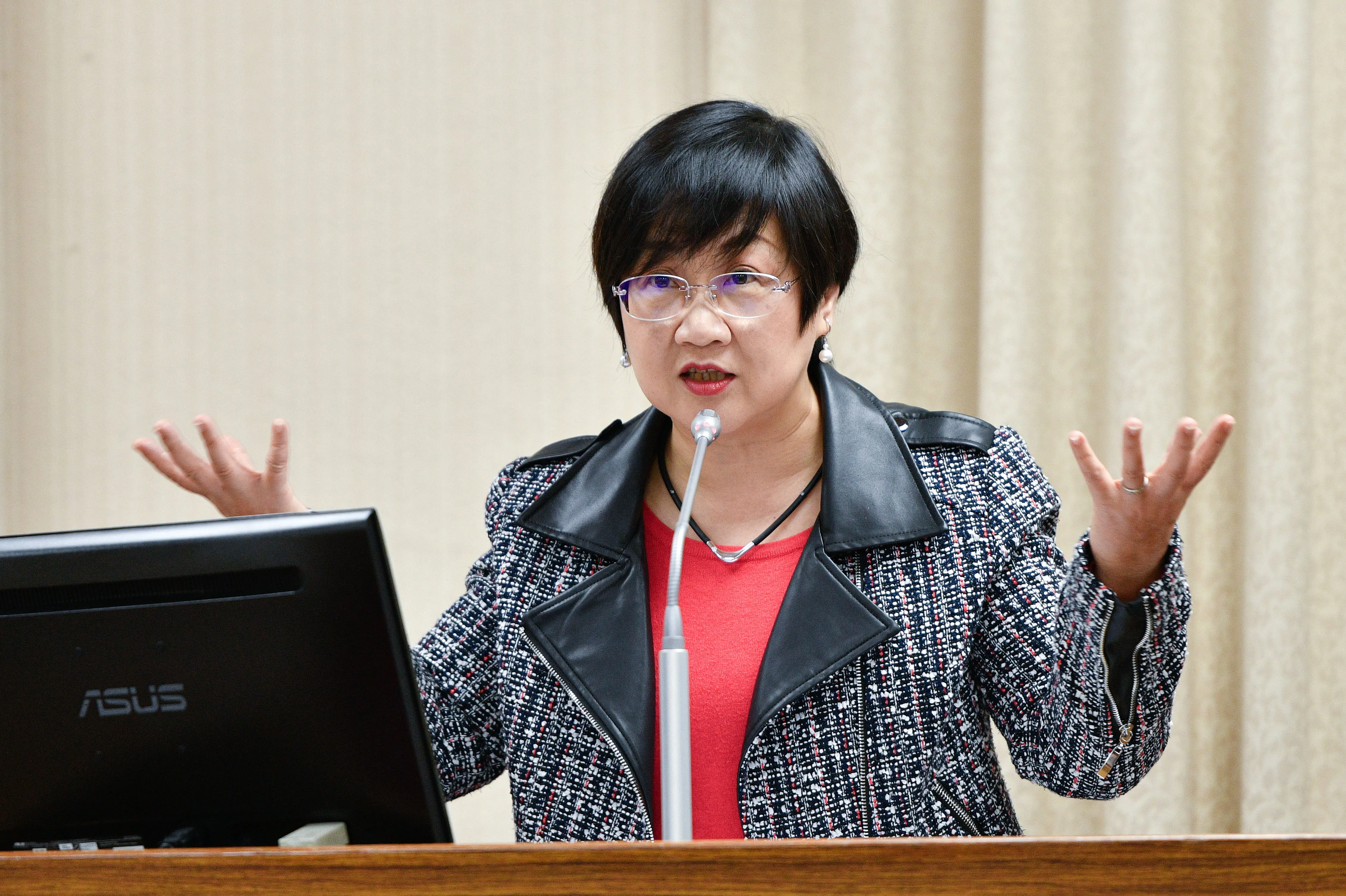 徐佳青出訪爆爭議！傳「下屬被逼抱病出差」返家後猝逝　僑委會：烏龍爆料