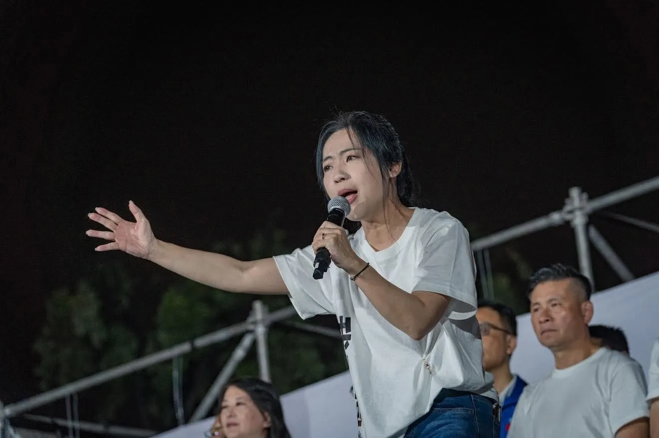 東發號「蓋牌」蔣萬安簽名遭出征　徐巧芯：我不認同店家