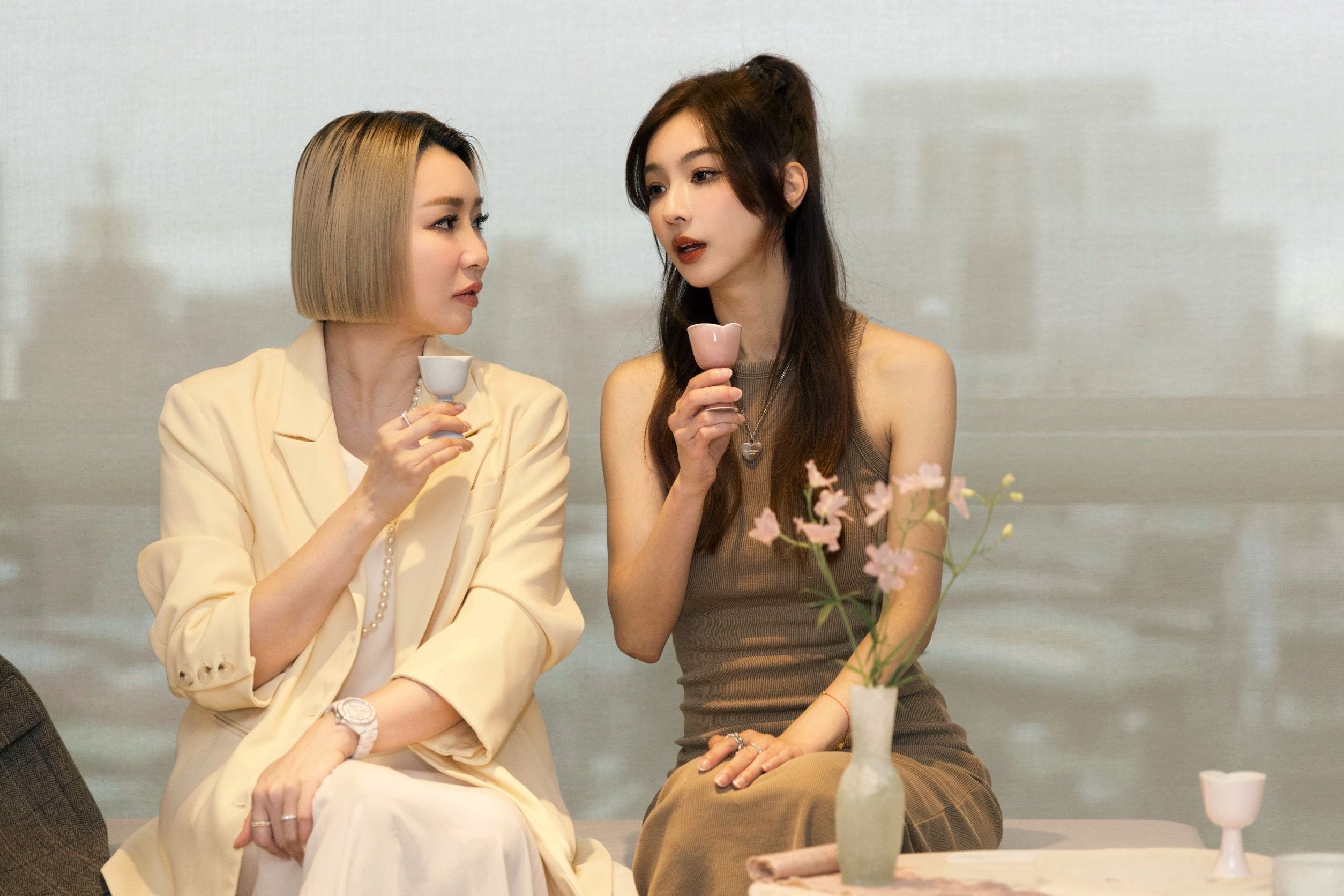 林采薇(右)、林可唯今出席產後護理之家開幕派對 星予公關提供