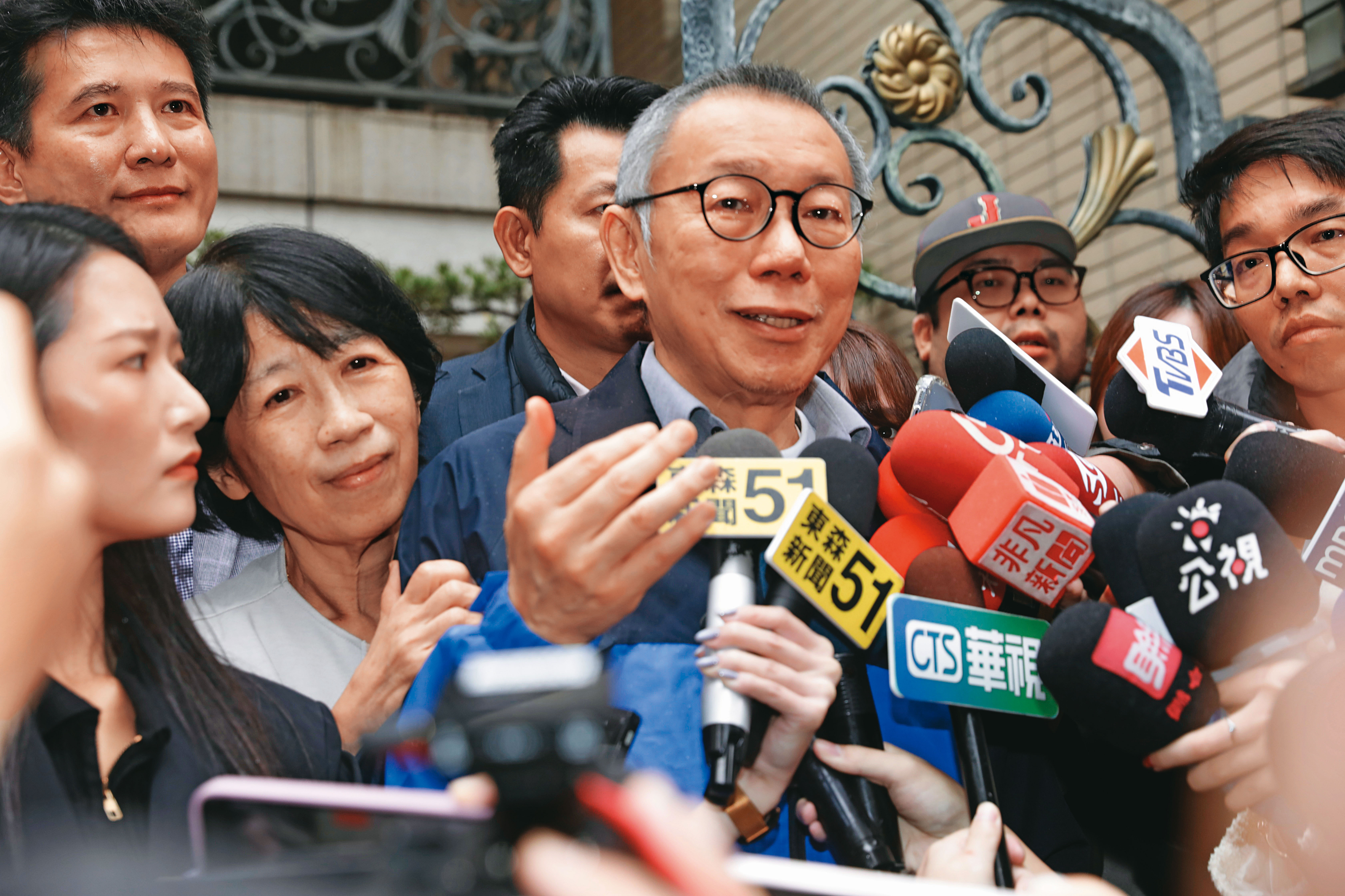 柯文哲以7千萬交保,而且須進行電子監控,創下政治人物涉貪最高保釋金紀錄,重創清廉形象,相當難堪。