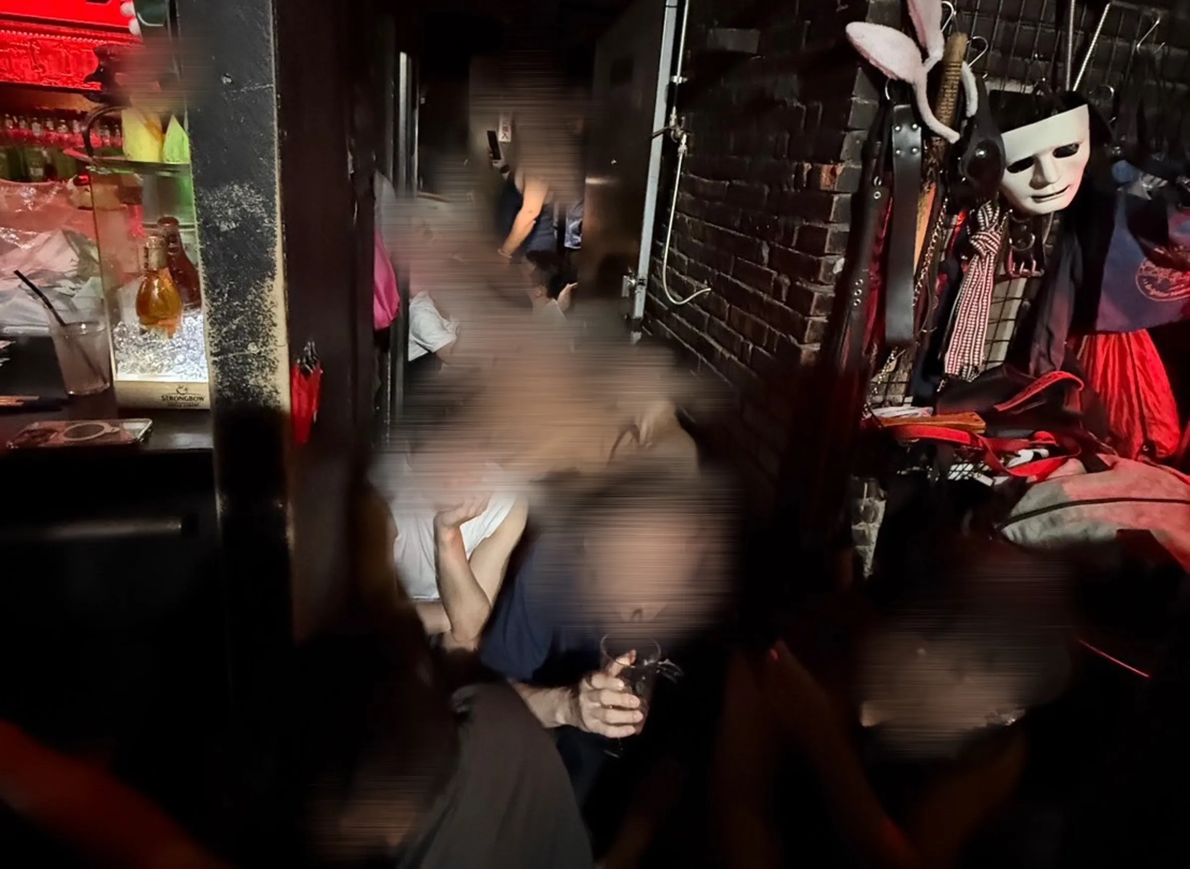 北市警衝同志酒吧喝斥「給我脫掉！」還羞辱身障　張育萌轟蔣萬安：不愧戒嚴第一品牌