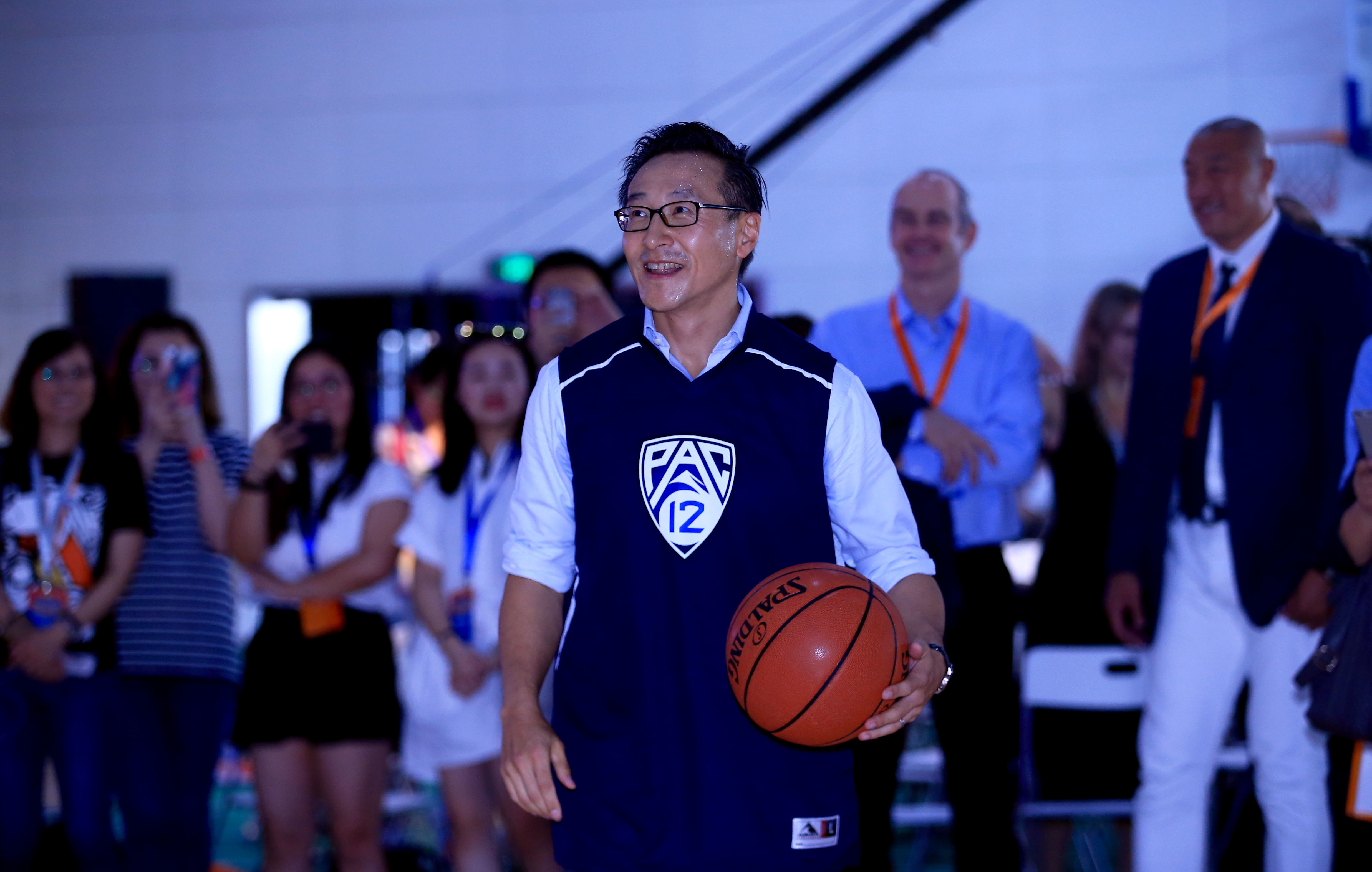 阿里巴巴集團主席、NBA布鲁克林籃網與WNBA紐約自由人隊老闆蔡崇信(Joseph Tsai)與妻子吳明華結束30年婚姻。(東方IC)