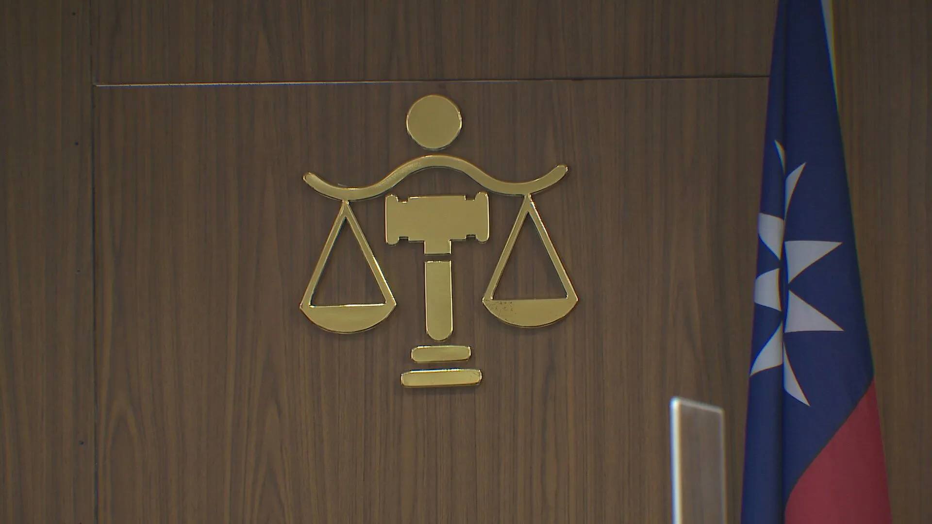 不滿被叫醒吃飯！男買刀殺父「13分鐘奪命」　國民法官判18年