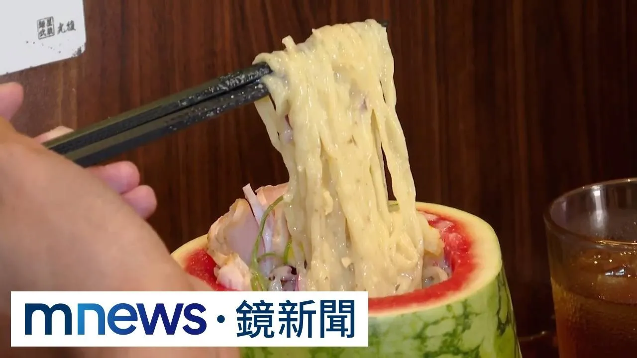 獵奇！「半顆西瓜」裝雞湯拉麵　爆量海膽拉限量60碗