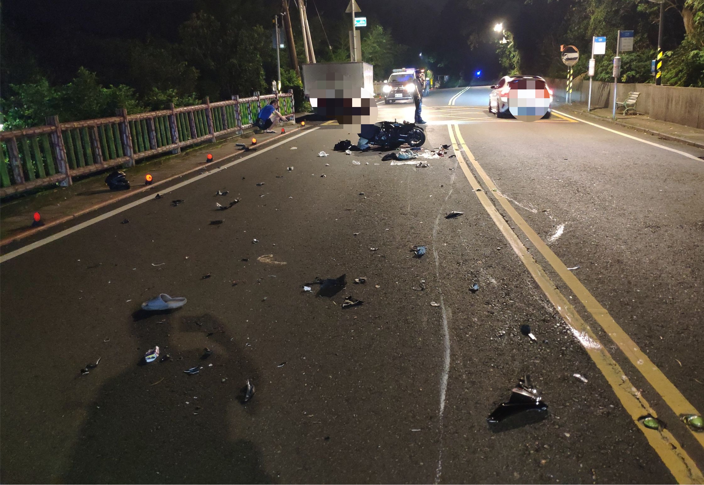 台北市士林區陽明山仰德大道昨日深夜發生一起嚴重車禍,文化大學大二生身亡。(警方提供)