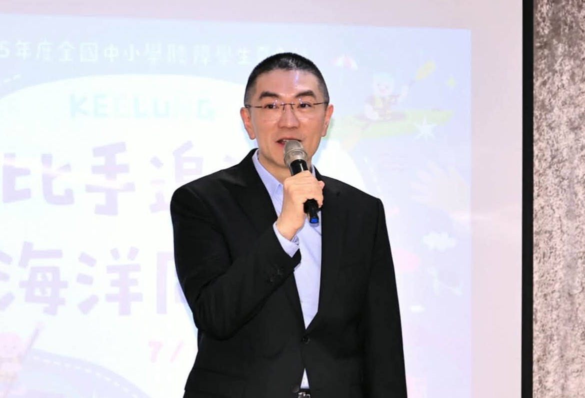 謝國樑1日登記參選連任,臉書影片下驚見大批越南帳號留言喊支持。(翻攝自謝國樑臉書)