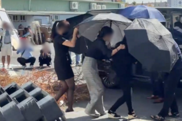 河口湖命案井女告別式！友怒駁「勸忍婚姻」謠言　井母崩潰自責：寧願女兒還在