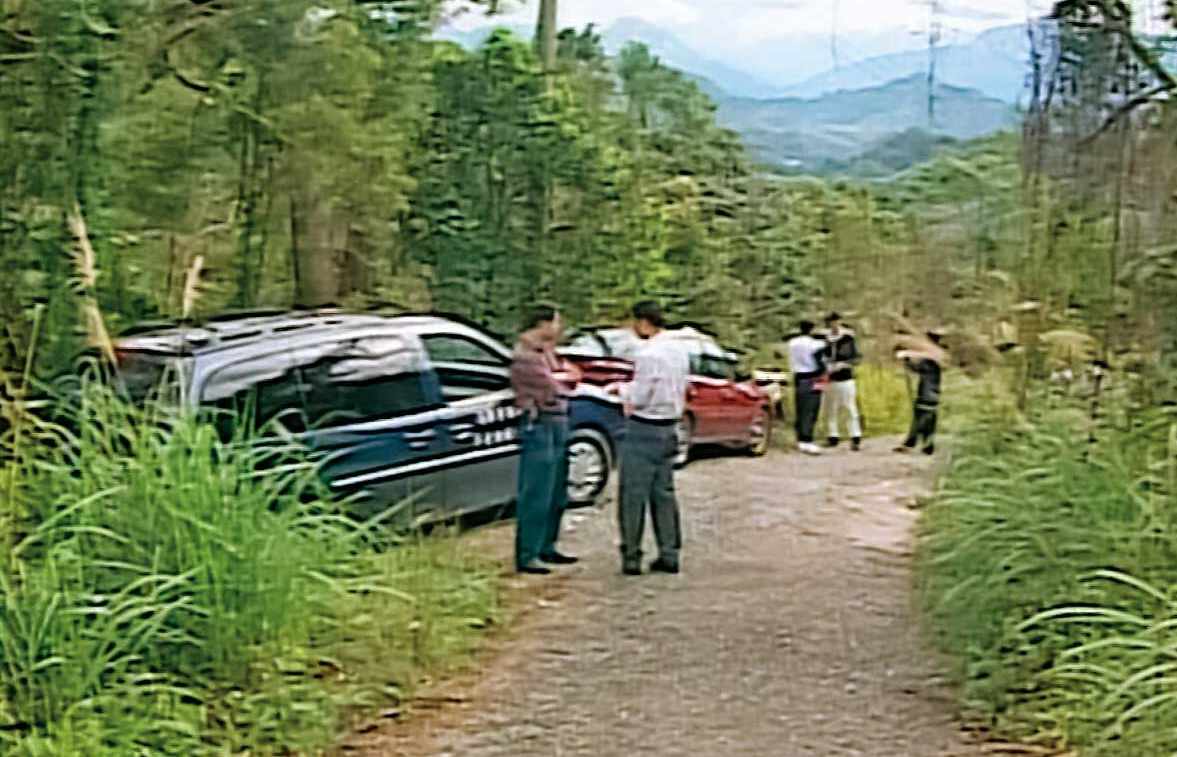 台中新社頭嵙山區發現裸體女屍,警方封鎖現場蒐證。(東森新聞提供)