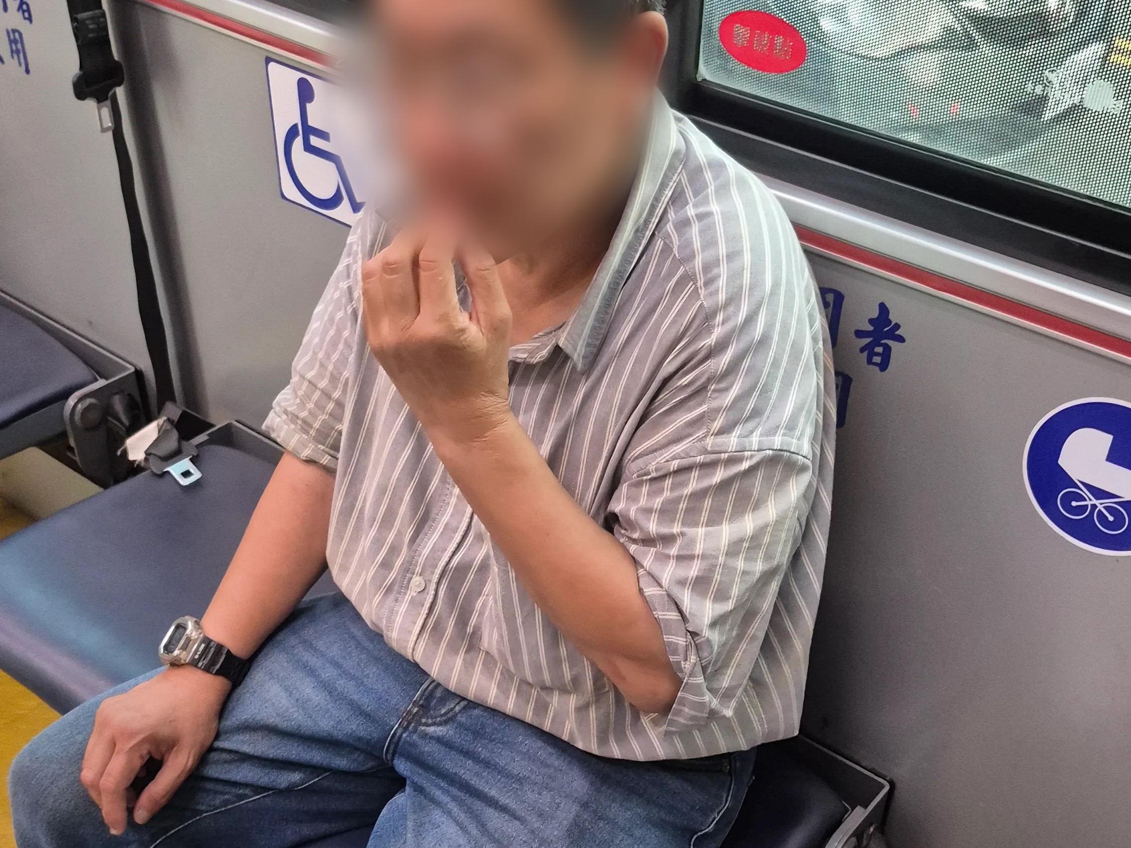 陸姓婦人是逃票累犯,近日搭乘台中公車又再度遭抓包逃票。(翻攝Threads@zhuolongbin)