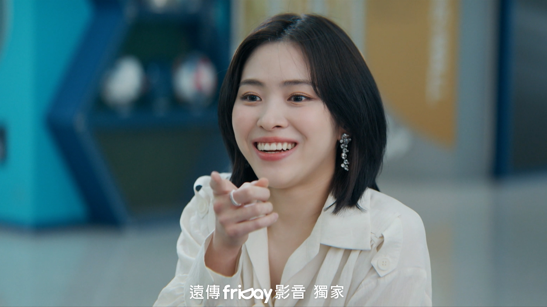 ITZY成員留真驚喜客串《新進社員姜會長》,首次挑戰戲劇演出便與李濬榮展開「靈魂交換」名場面。(friDay影音提供)