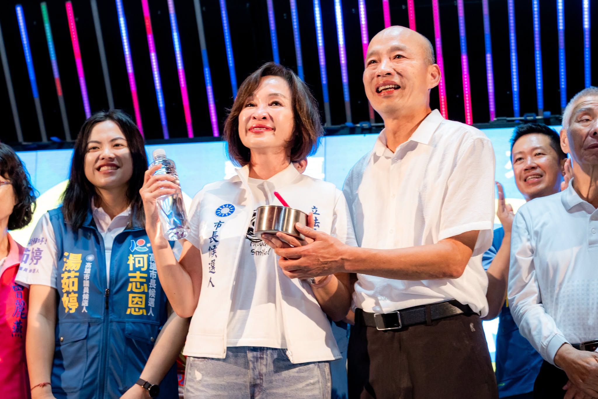 韓國瑜昨幫柯志恩站台時提到「台南高雄蓋萬里長城」,引發各界不同解讀。(翻攝自柯志恩臉書)
