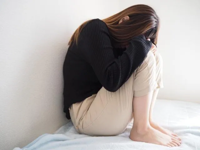 跟男友通話時遭他哥闖房揉胸性侵　女分手又遇他跳槽來當同事！崩潰提告