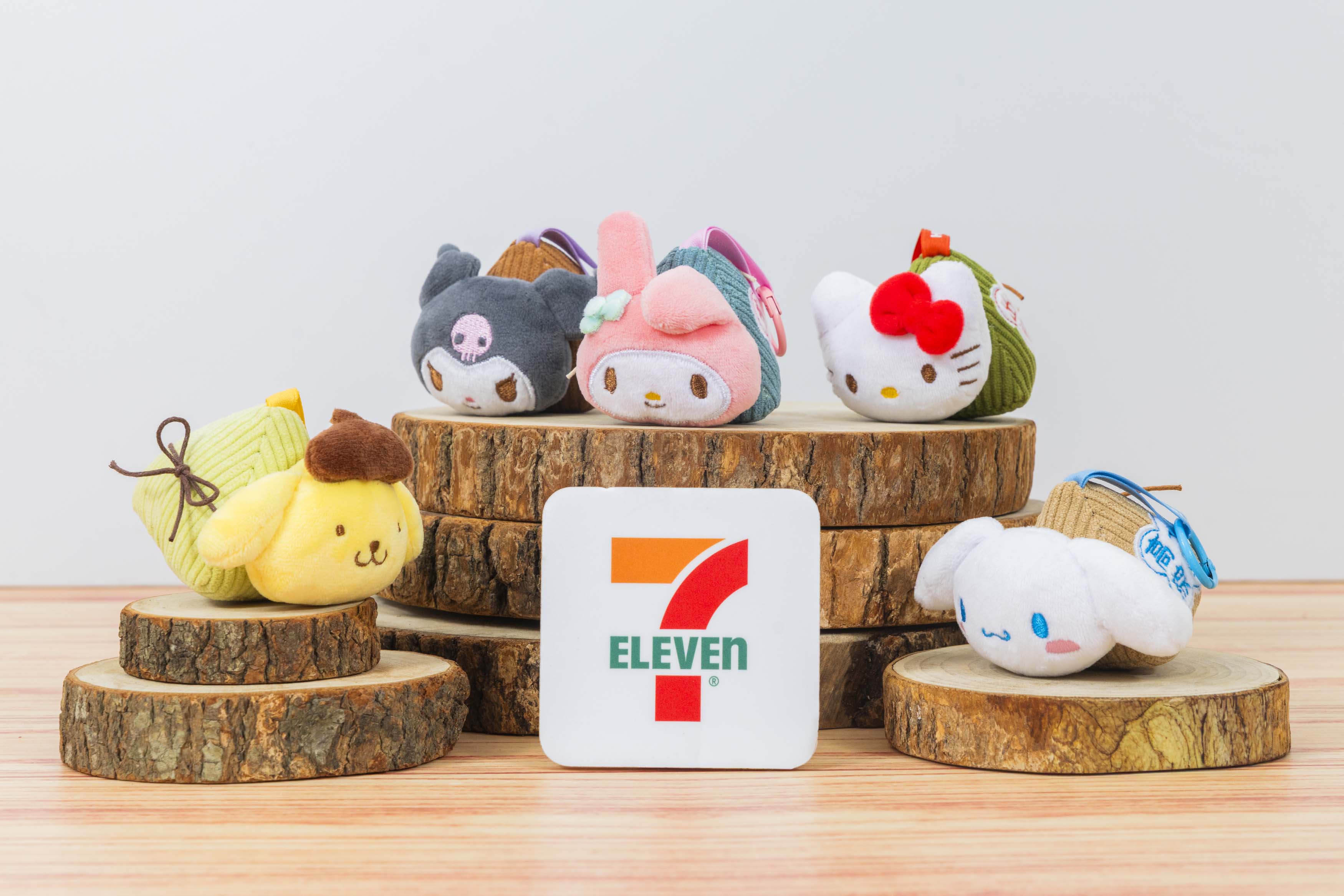 7-ELEVEN因應端午節到來,全台獨家限定販售「三麗鷗端午造型香包吊飾」。(超一超商提供)