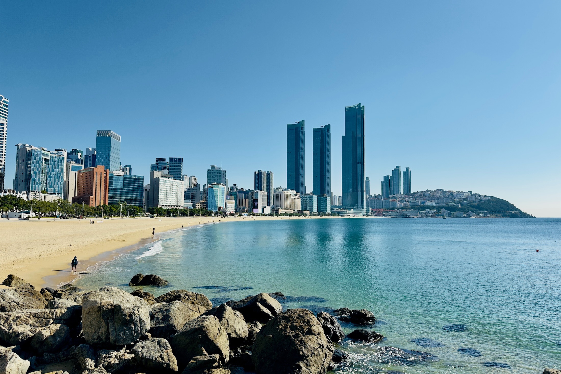 擁有海港、便利交通與悠閒城市氣息的釜山,已成為台灣人赴韓旅遊的熱門選擇,根據統計,近一半來韓國旅遊的台灣人選擇造訪釜山。