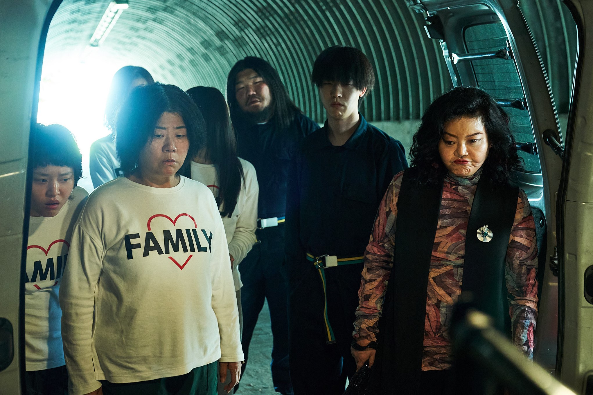 《寄生上流》李姃垠綁架殺人犯　四母女失控上演《慶州殺遊紀》