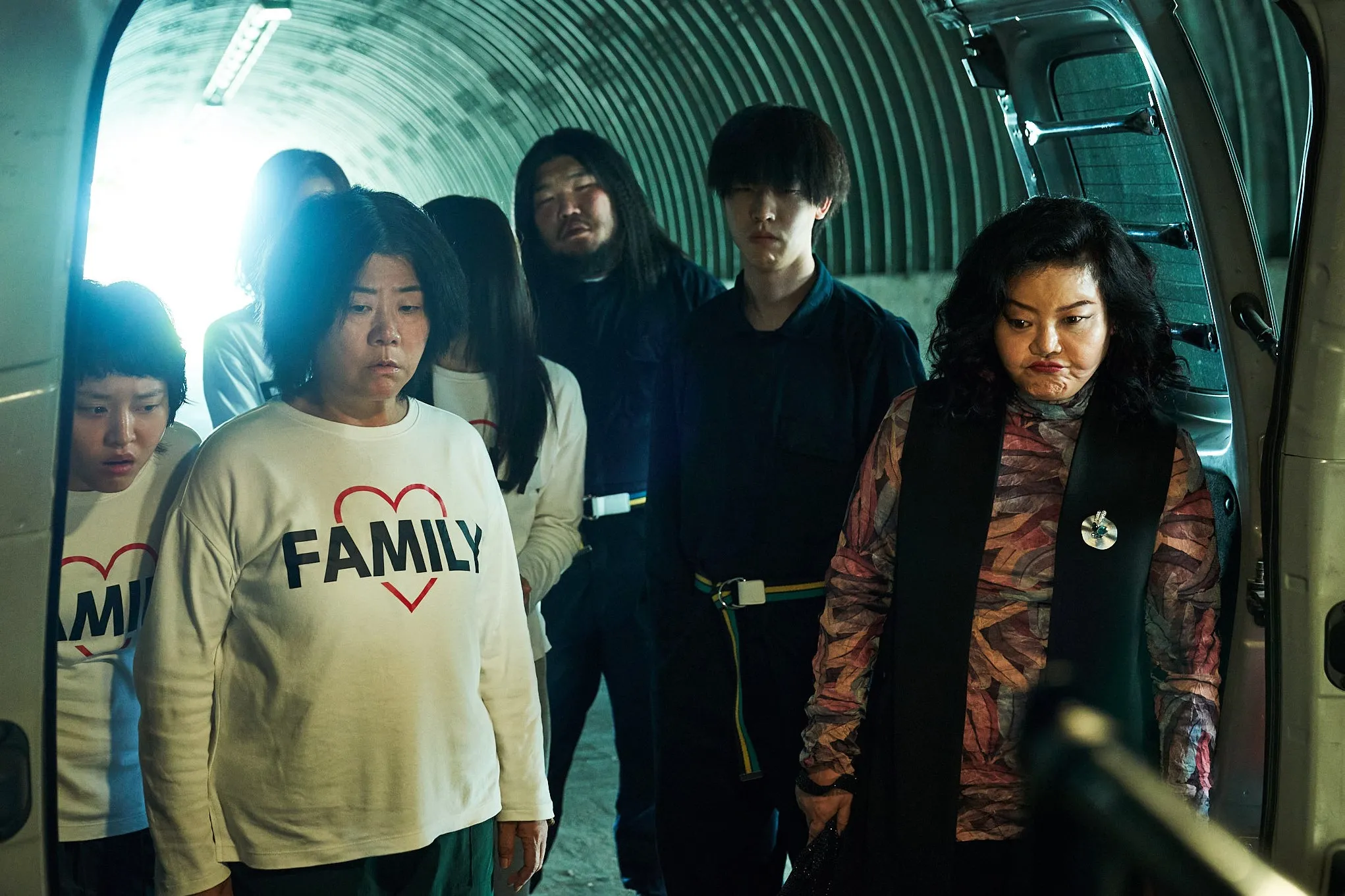 《寄生上流》李姃垠綁架殺人犯　四母女失控上演《慶州殺遊紀》