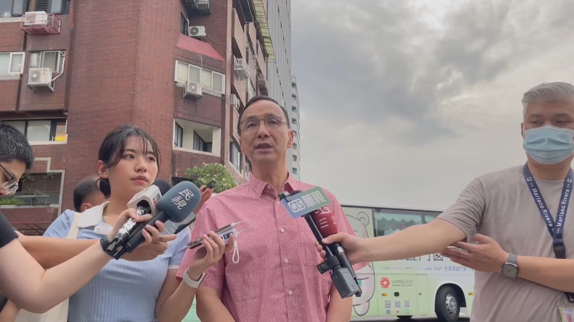 總統賴清德發聲明感謝立院外展現公民社會力量,國民黨主席朱立倫反酸要他別忘了身分。